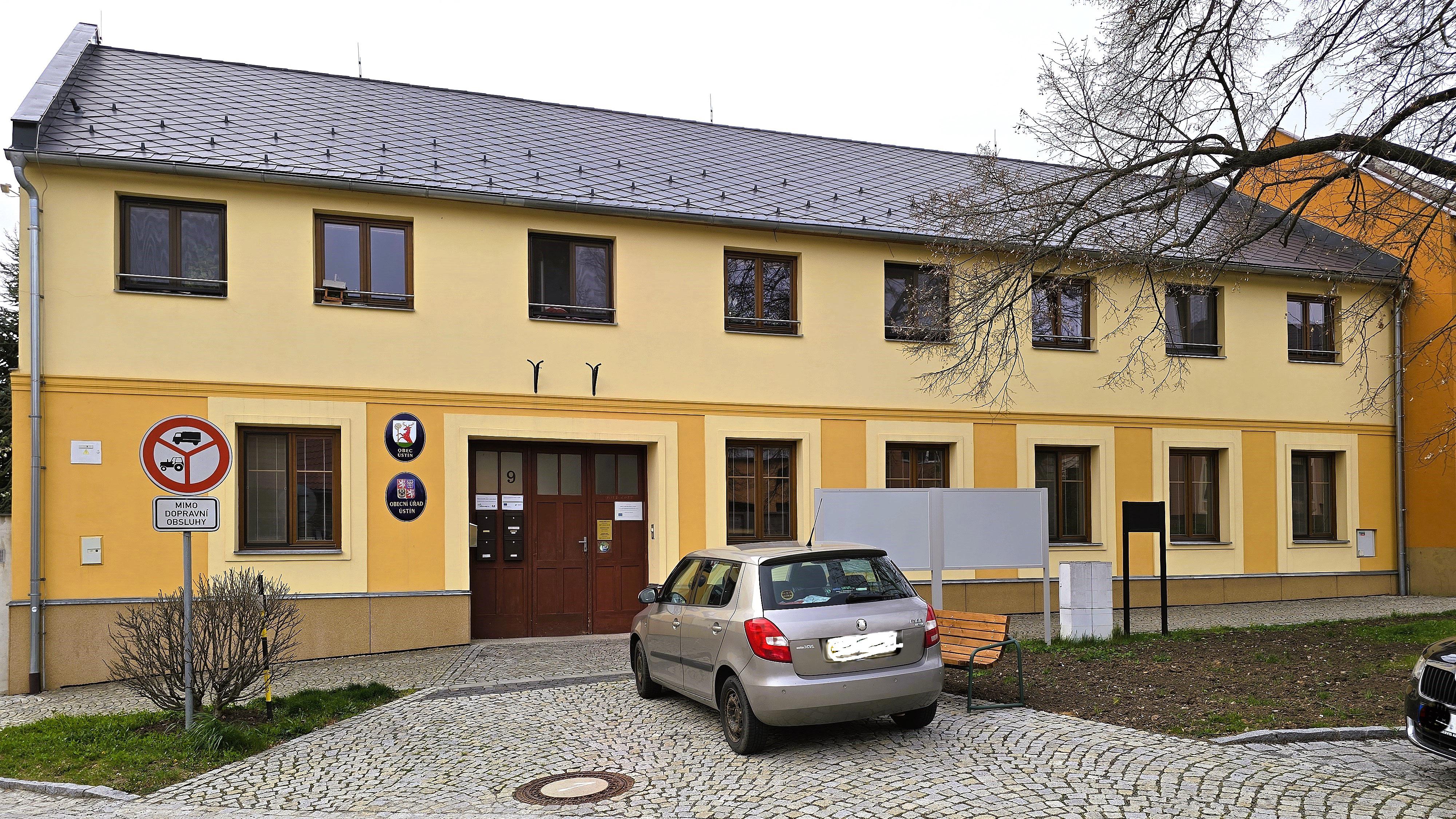 Ústín - obecní úřad foto 4