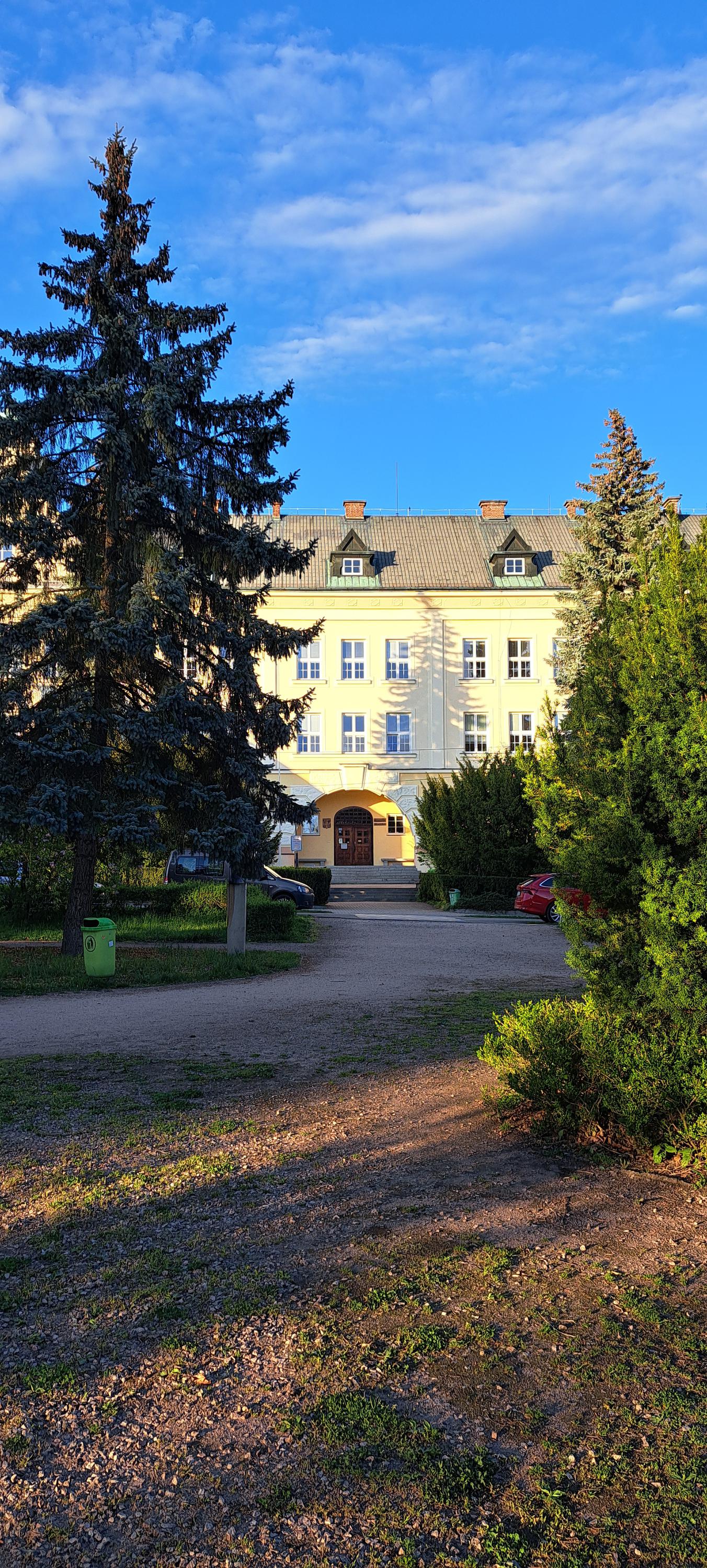 Gymnázium Františka Martina Pelcla, Rychnov nad Kněžnou, Hrdinů odboje 36 foto 3