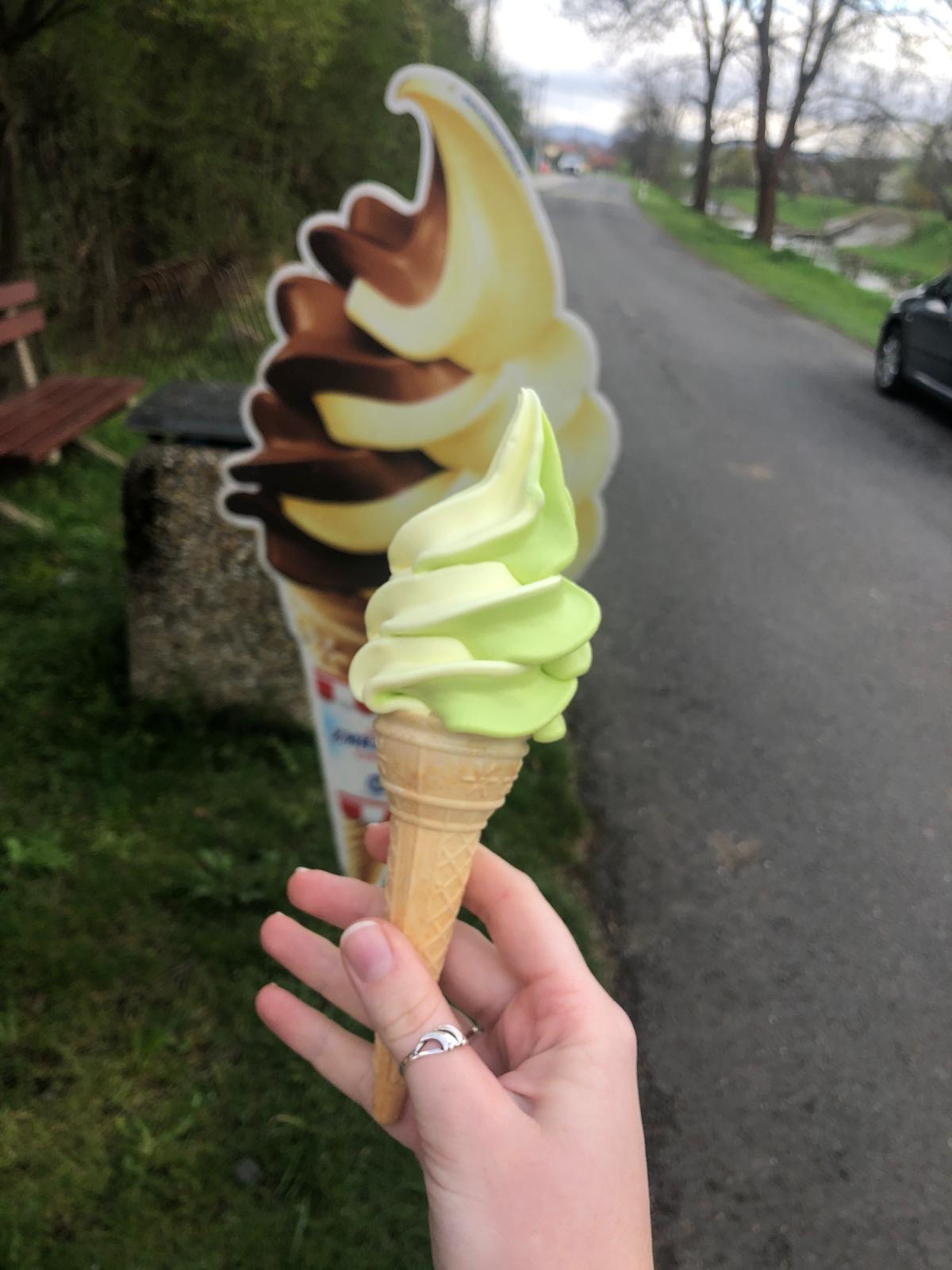 Zmrzlina u Hřiště foto 2