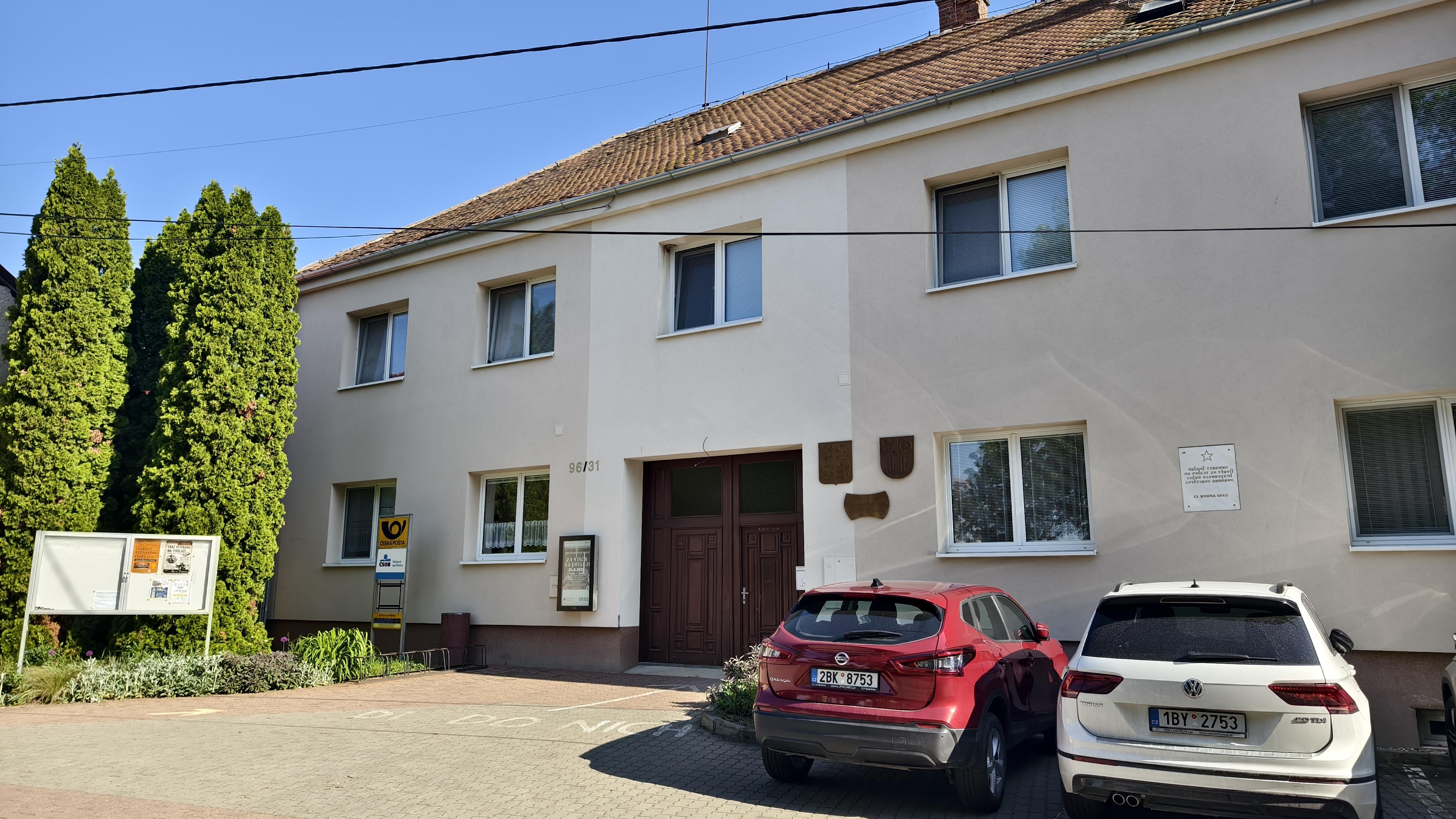 Tvrdonice - obecní úřad foto 2