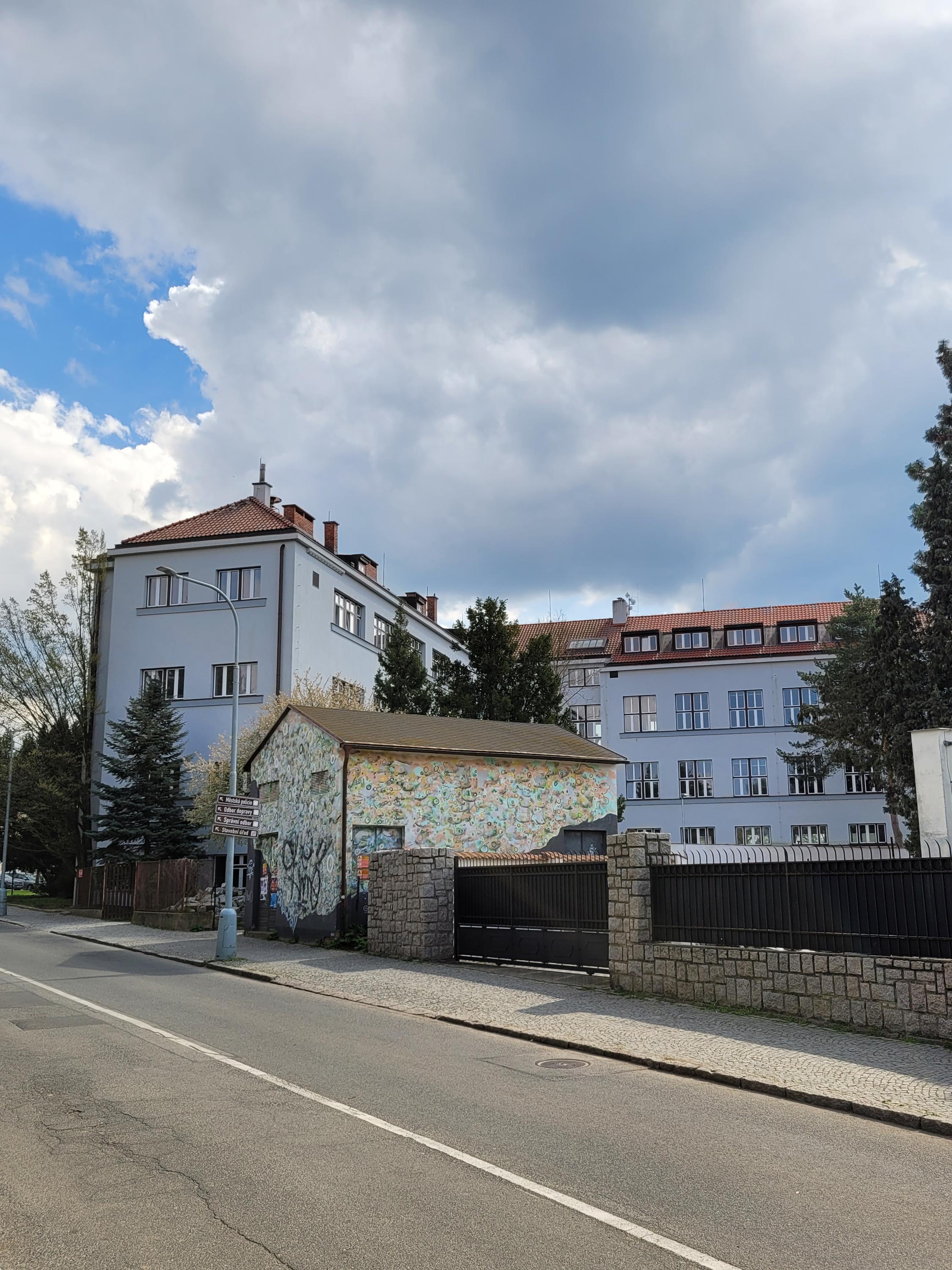 Gymnázium,  Říčany, Komenského náměstí foto 4