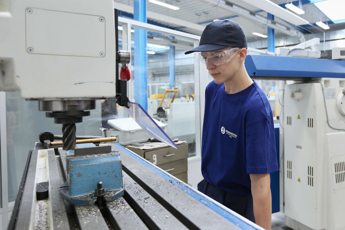 Sigmundova střední škola strojírenská, Lutín foto 3