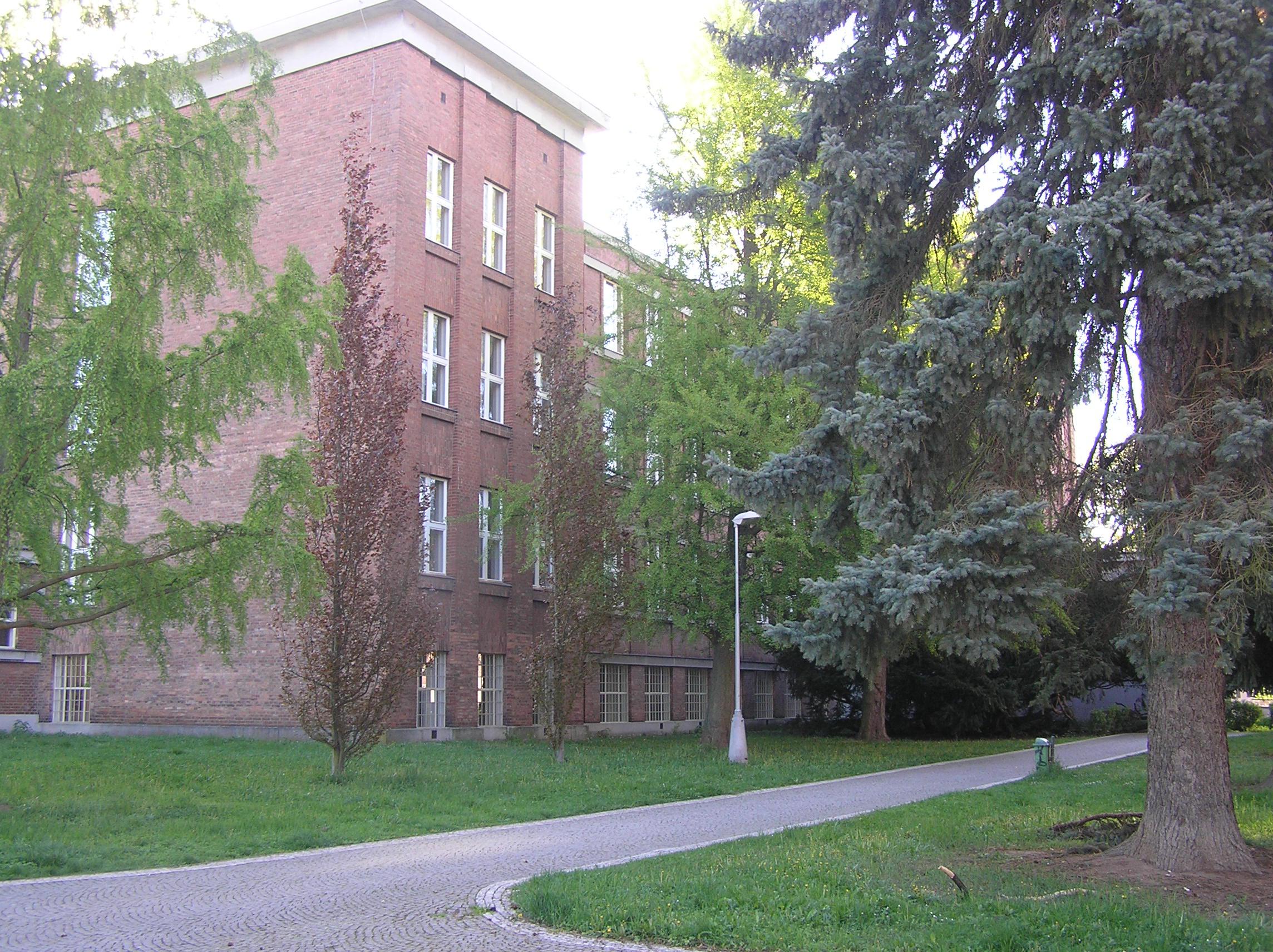 Gymnázium J. K. Tyla Hradec Králové foto 6