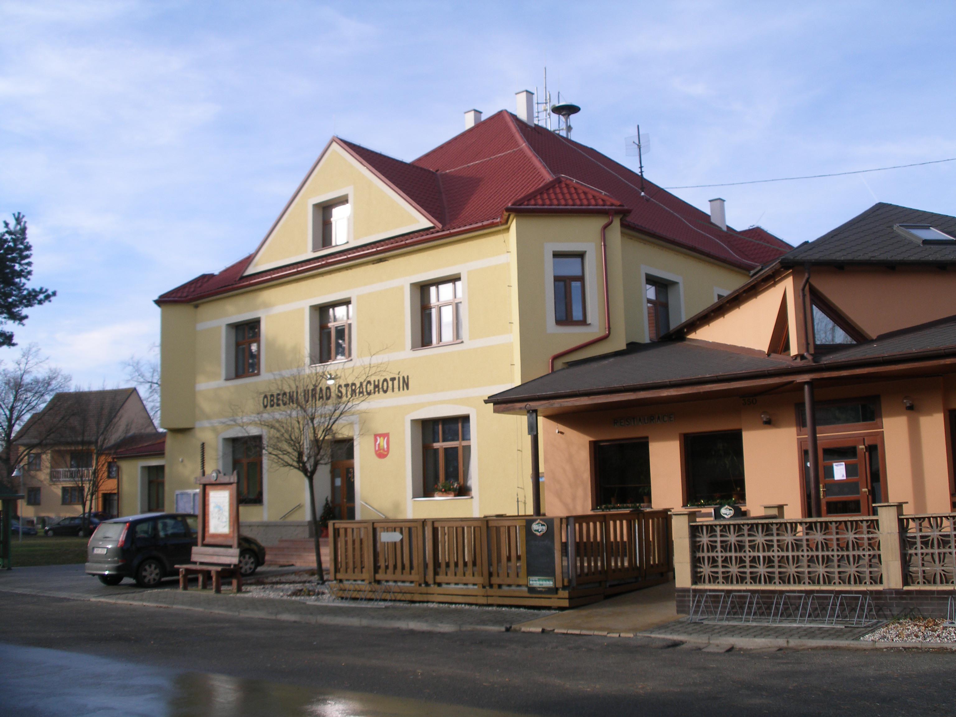 Strachotín - obecní úřad foto 4