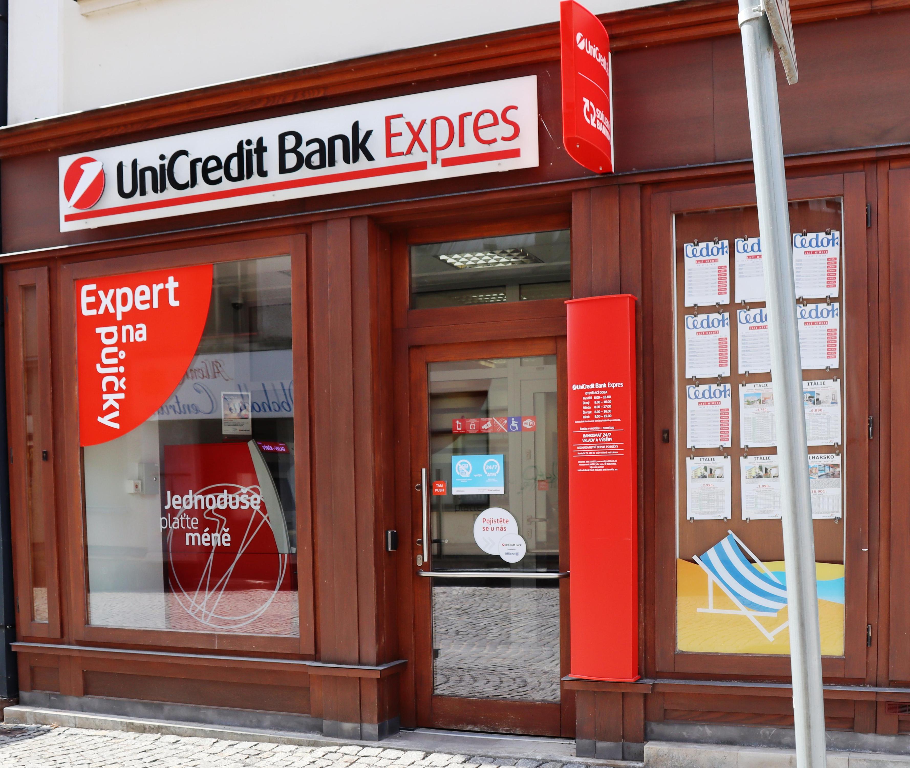 Bankomat UniCredit Bank Czech Republic foto 2