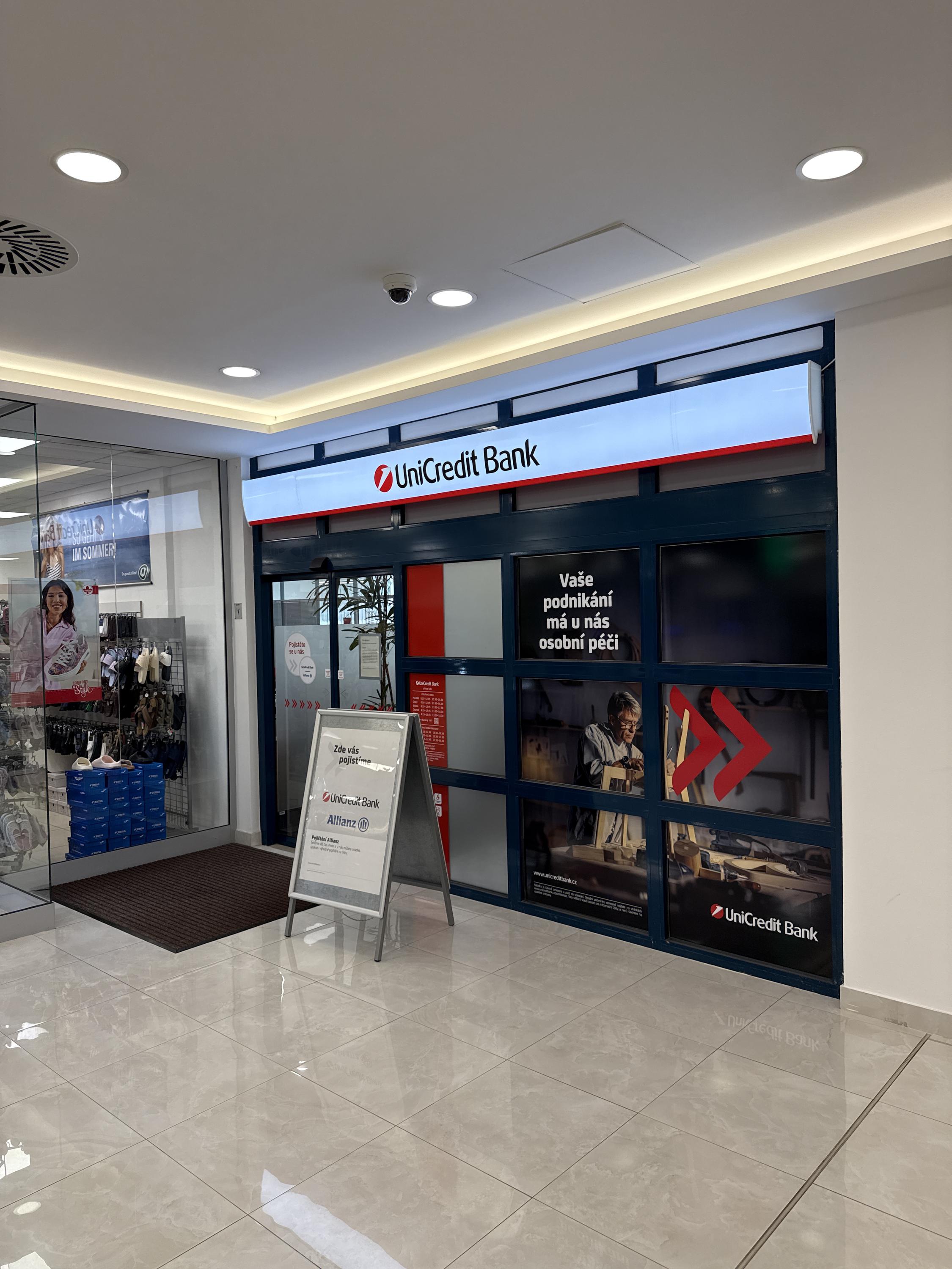 UniCredit Bank Czech Republic and Slovakia, a.s. foto 3