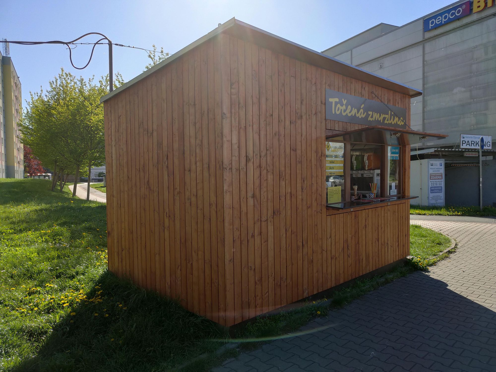 Zmrzlinový stánek Koterovská foto 1