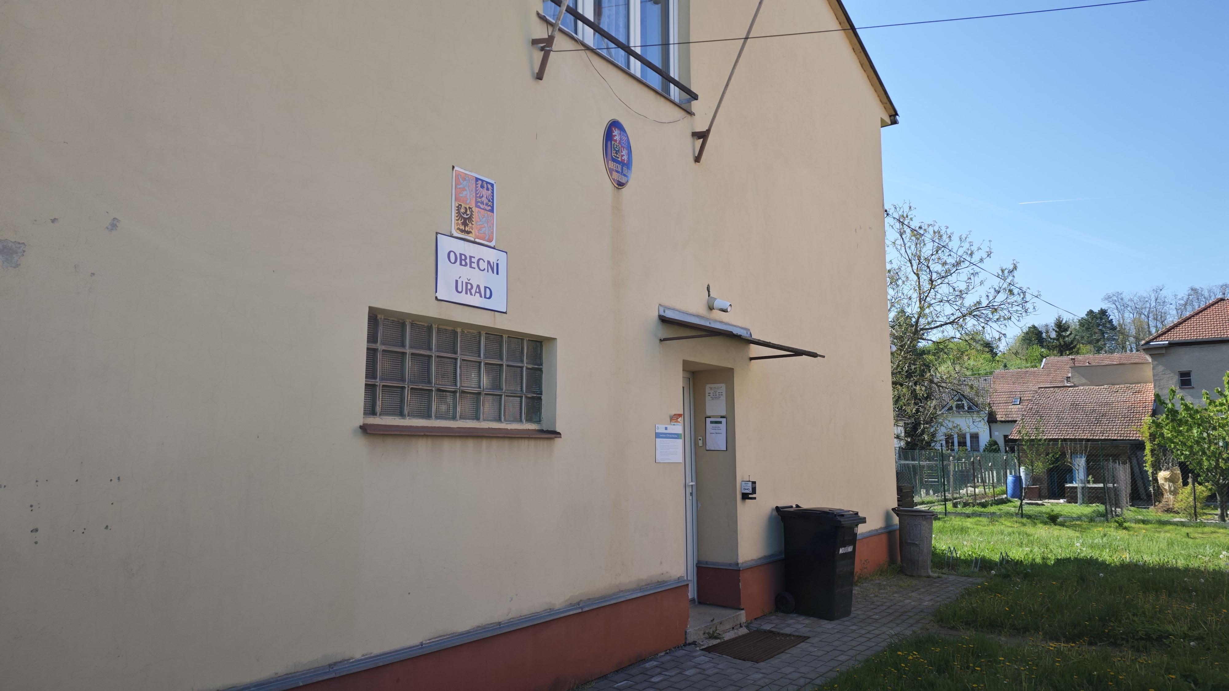 Mouřínov - obecní úřad foto 3