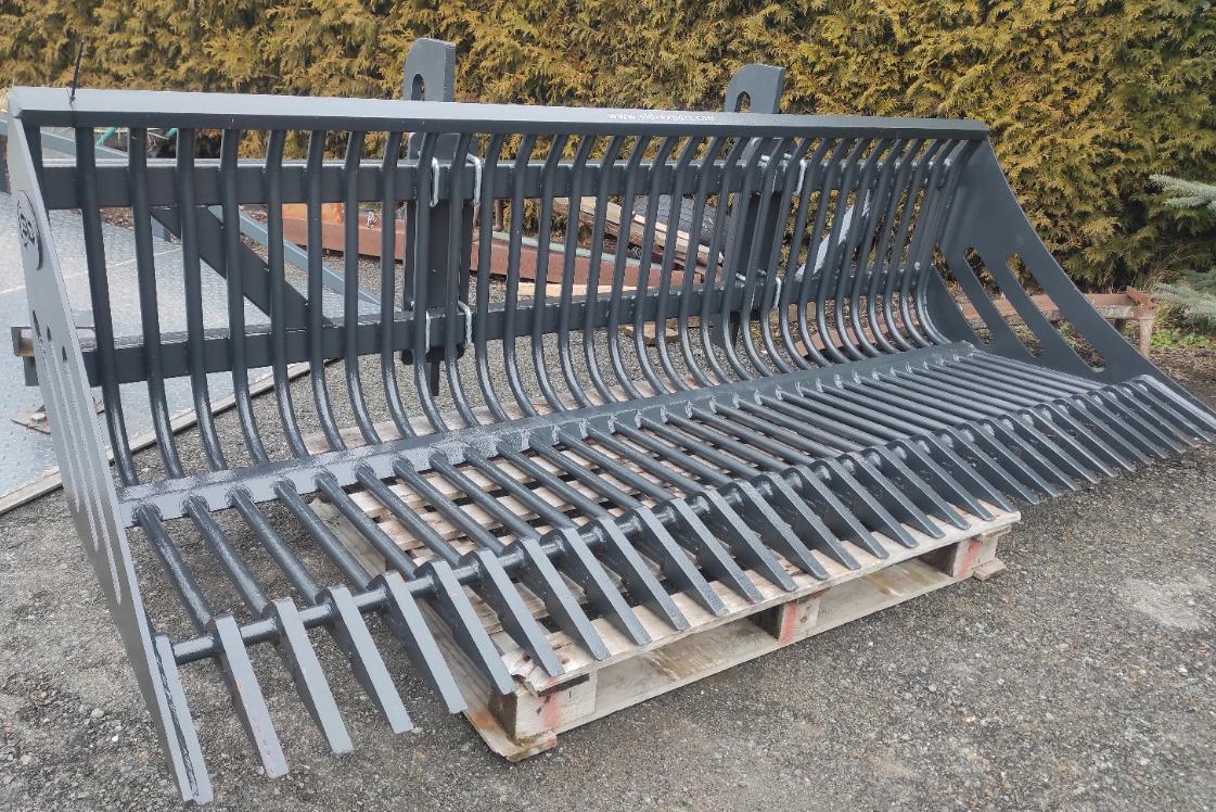 Prosévací lopaty, různé velikosti ihned k odběru