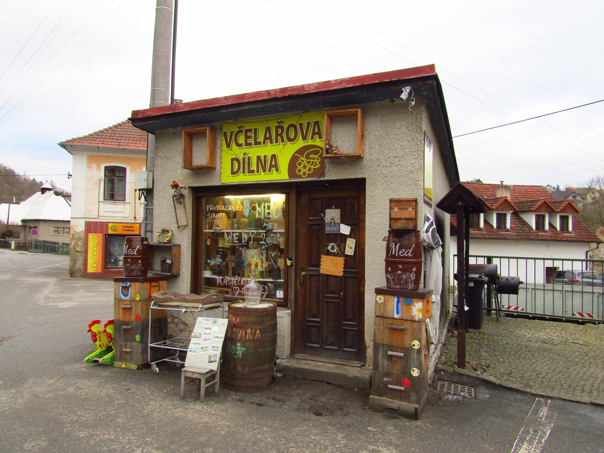 Včelařova dílna foto 2