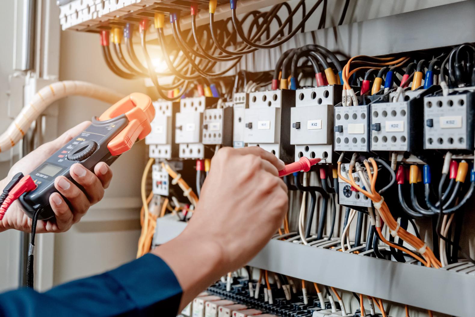 Elektrikář-Elektroinstalace-Lipavský