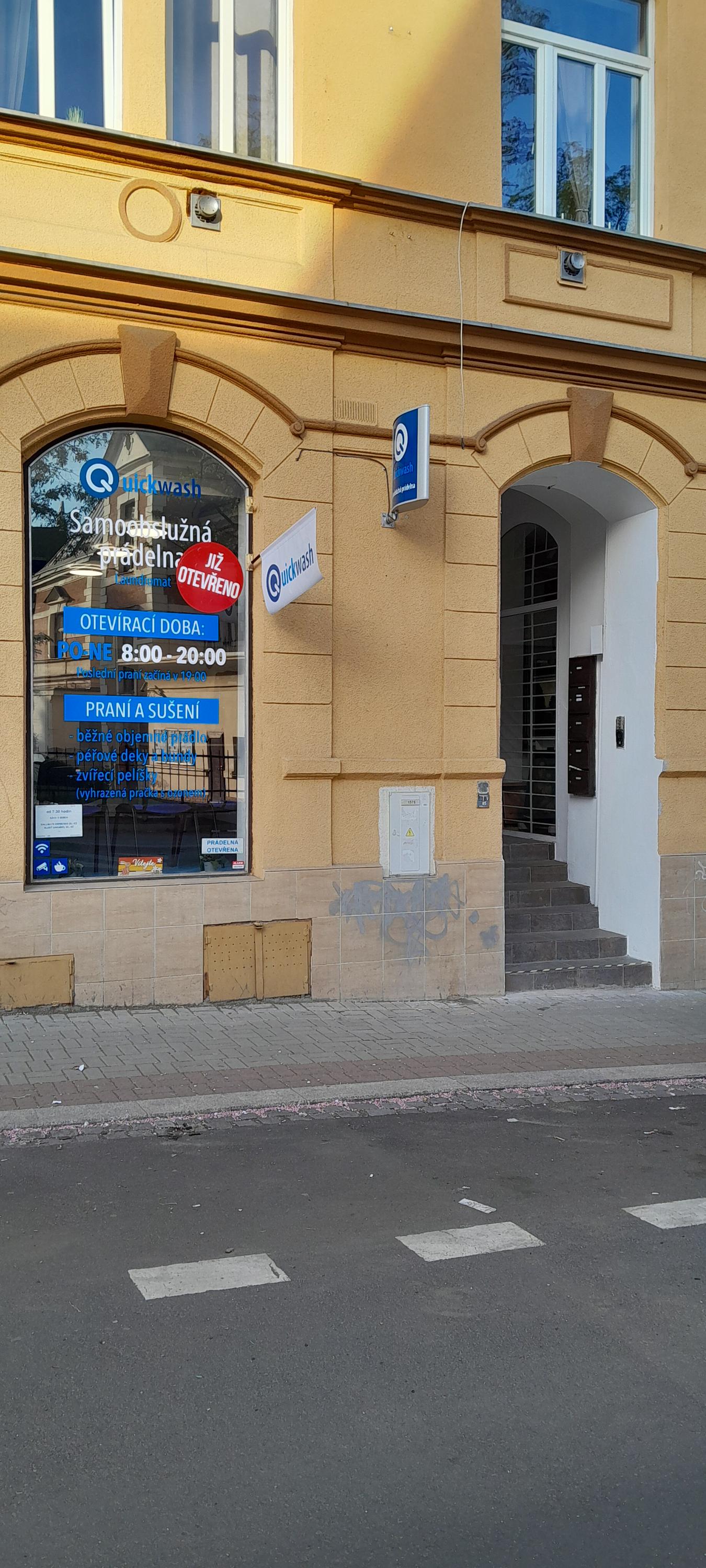 Quickwash - 1. ozonová samoobslužná prádelna foto 2