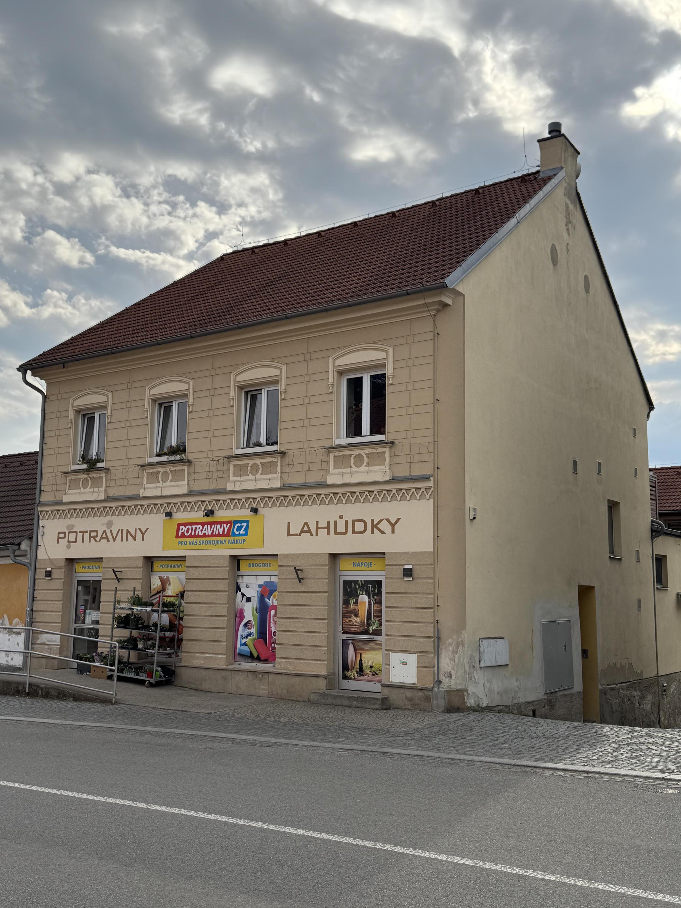 Potraviny nám. T. G. Masaryka 	94 foto 3