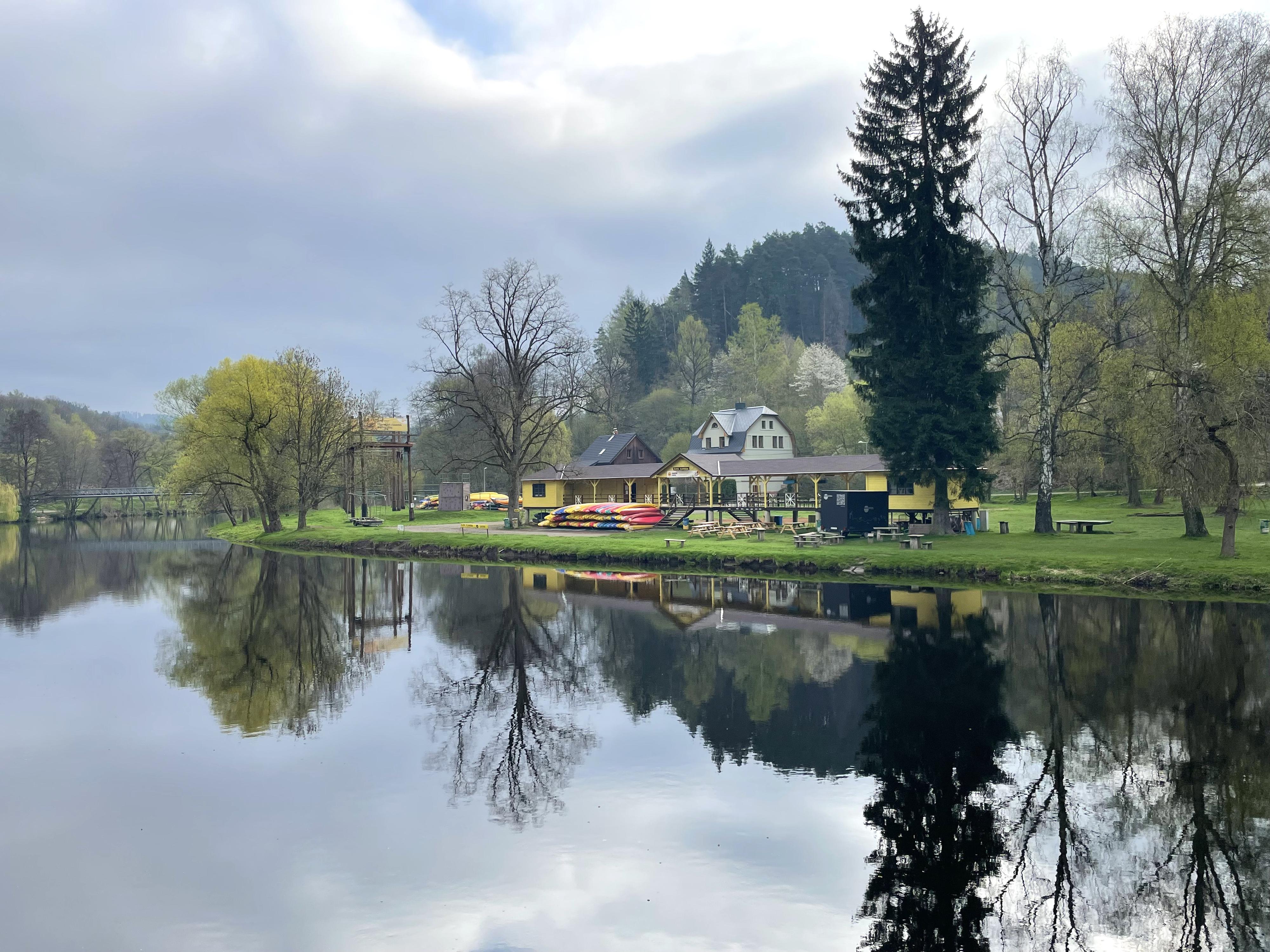 Žlutá plovárna - sportovně rekreační areál foto 3