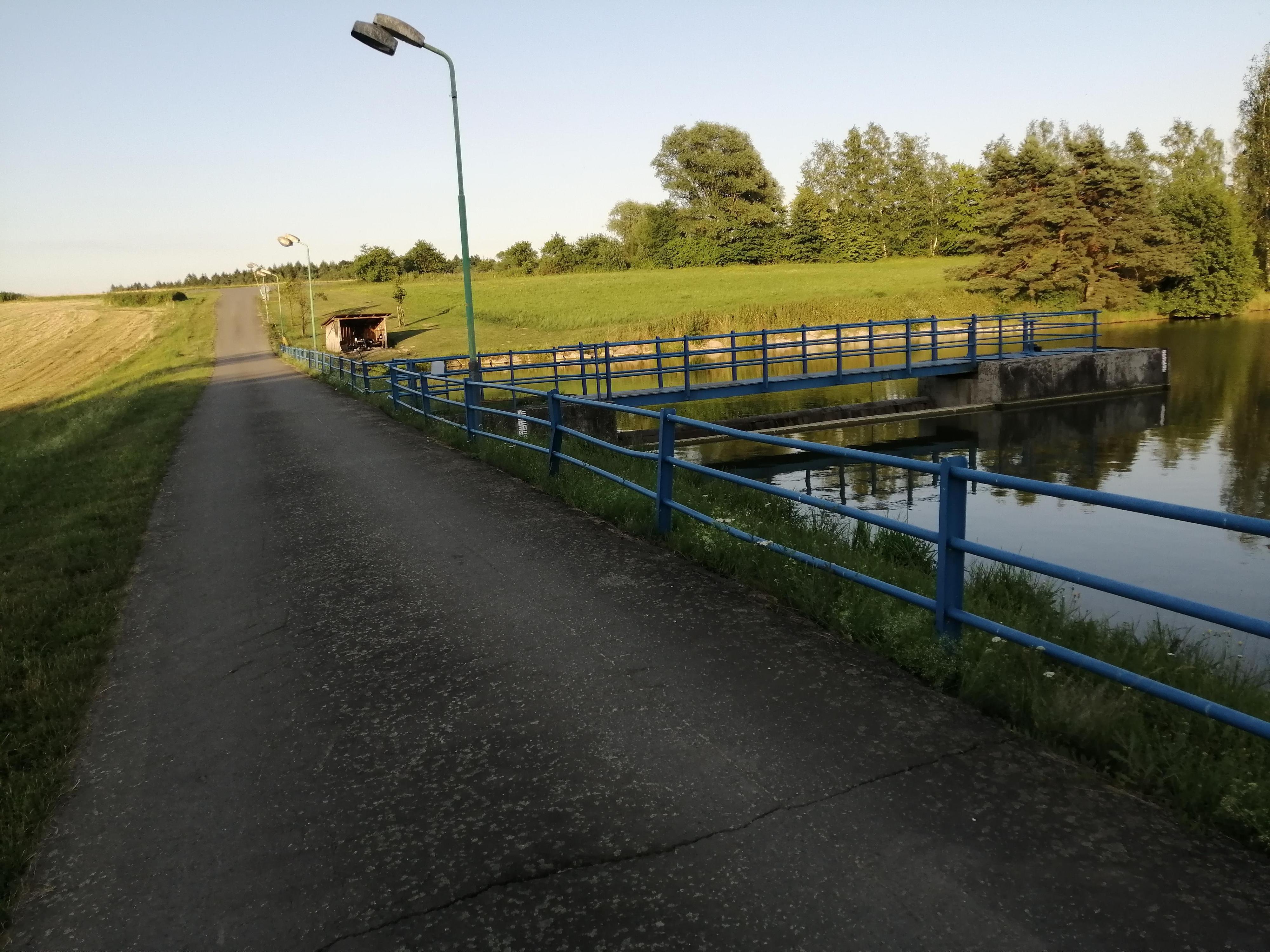 Bufet u nádrže Horní Těšice foto 2