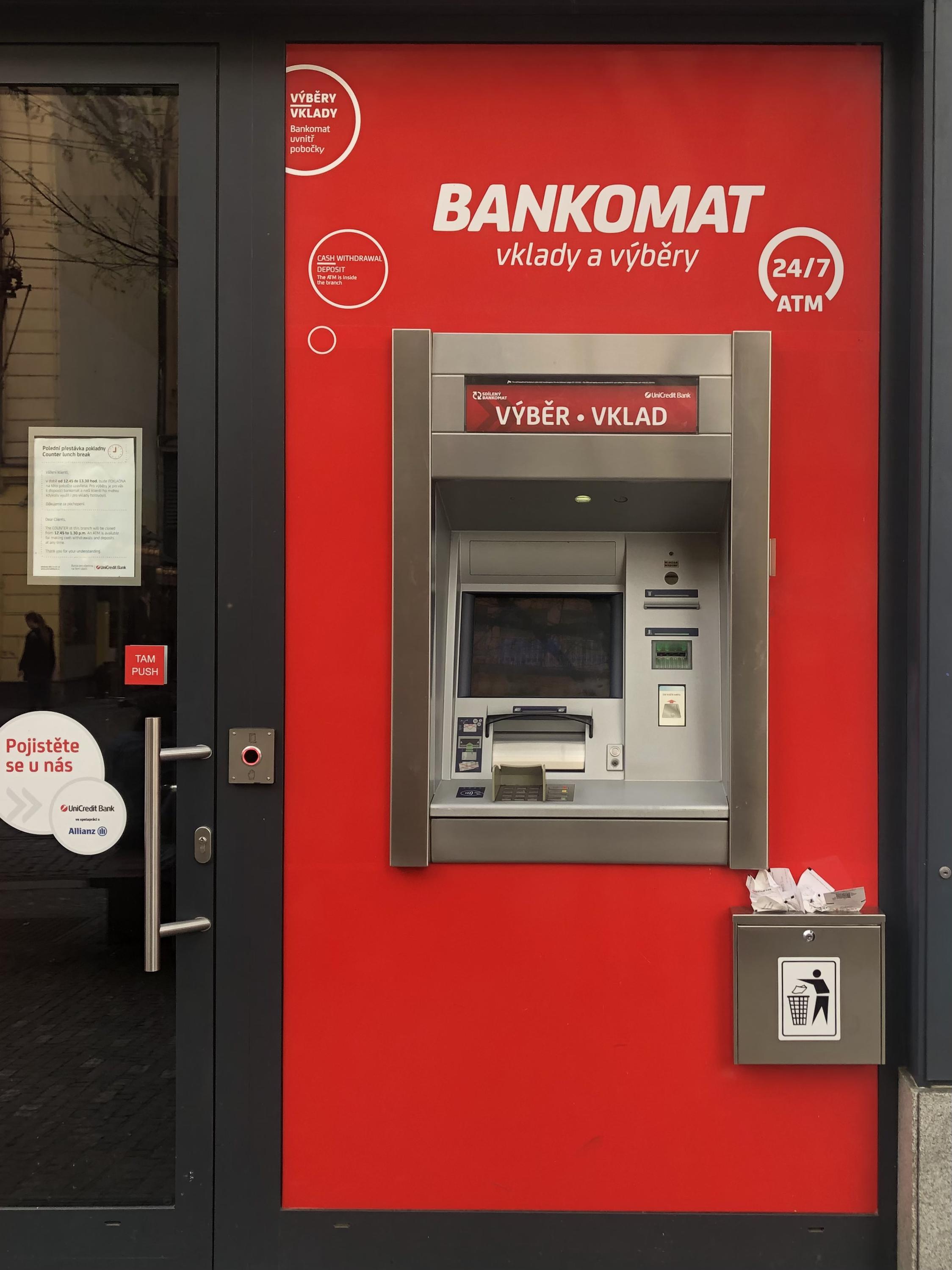 Bankomat UniCredit Bank Czech Republic foto 2