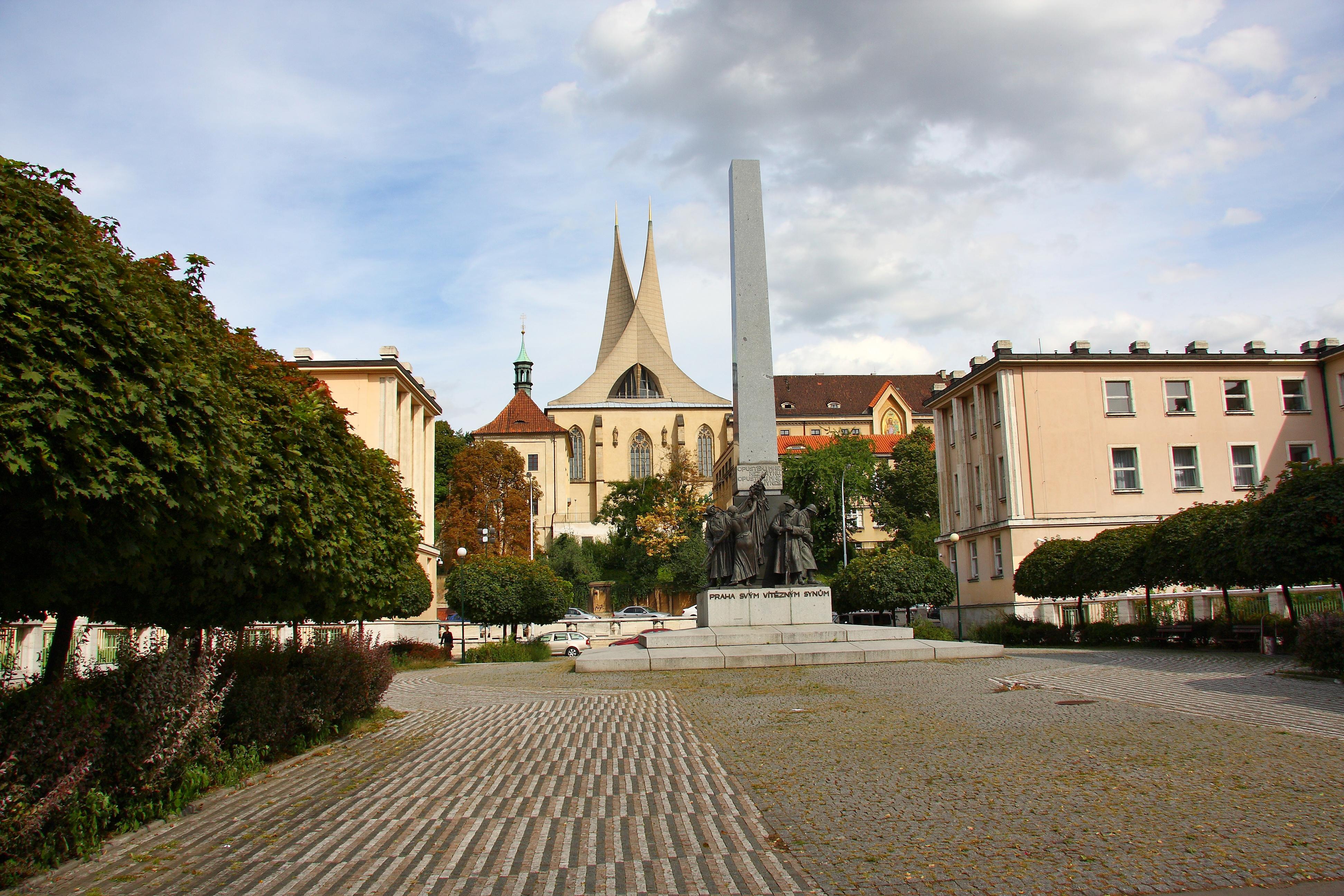 Benediktinské opatství Panny Marie a sv. Jeronýma v Emauzích foto 3
