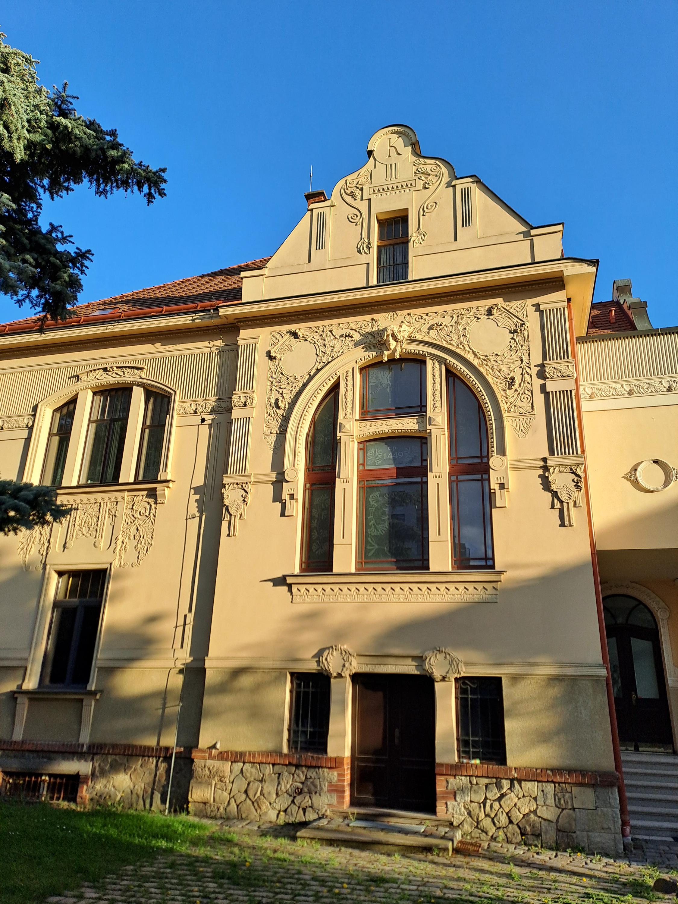 Antikvariát a galerie Ztichlá klika foto 3