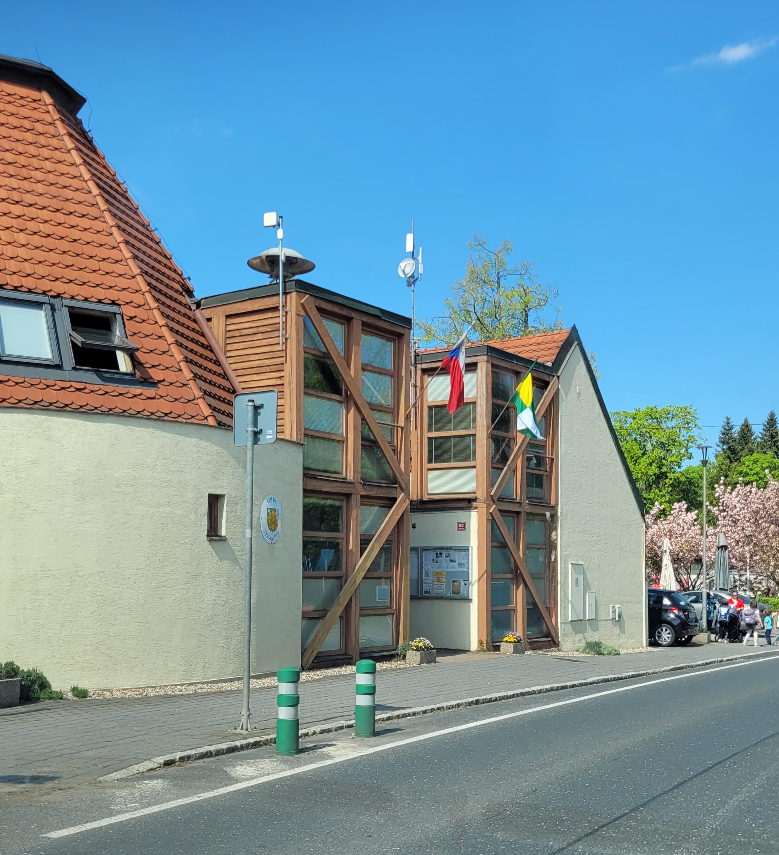Strančice - obecní úřad foto 3