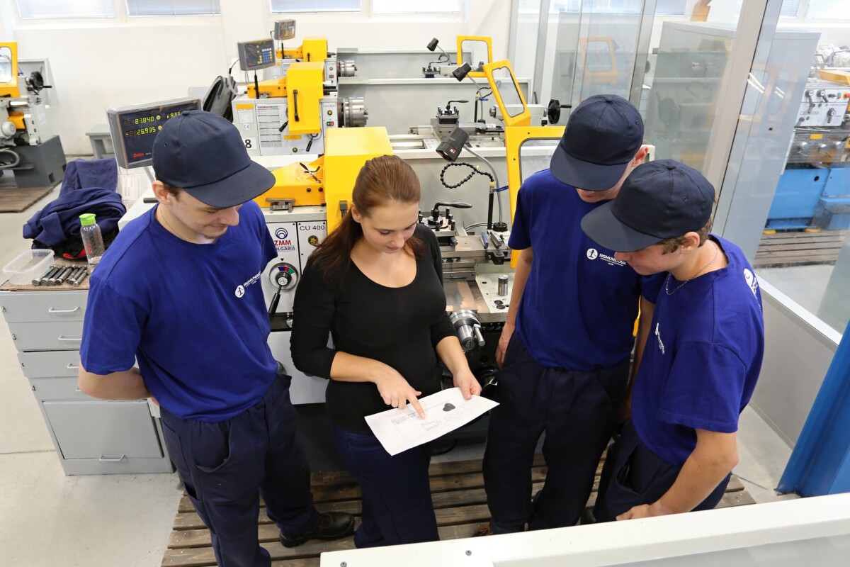 Sigmundova střední škola strojírenská, Lutín foto 2