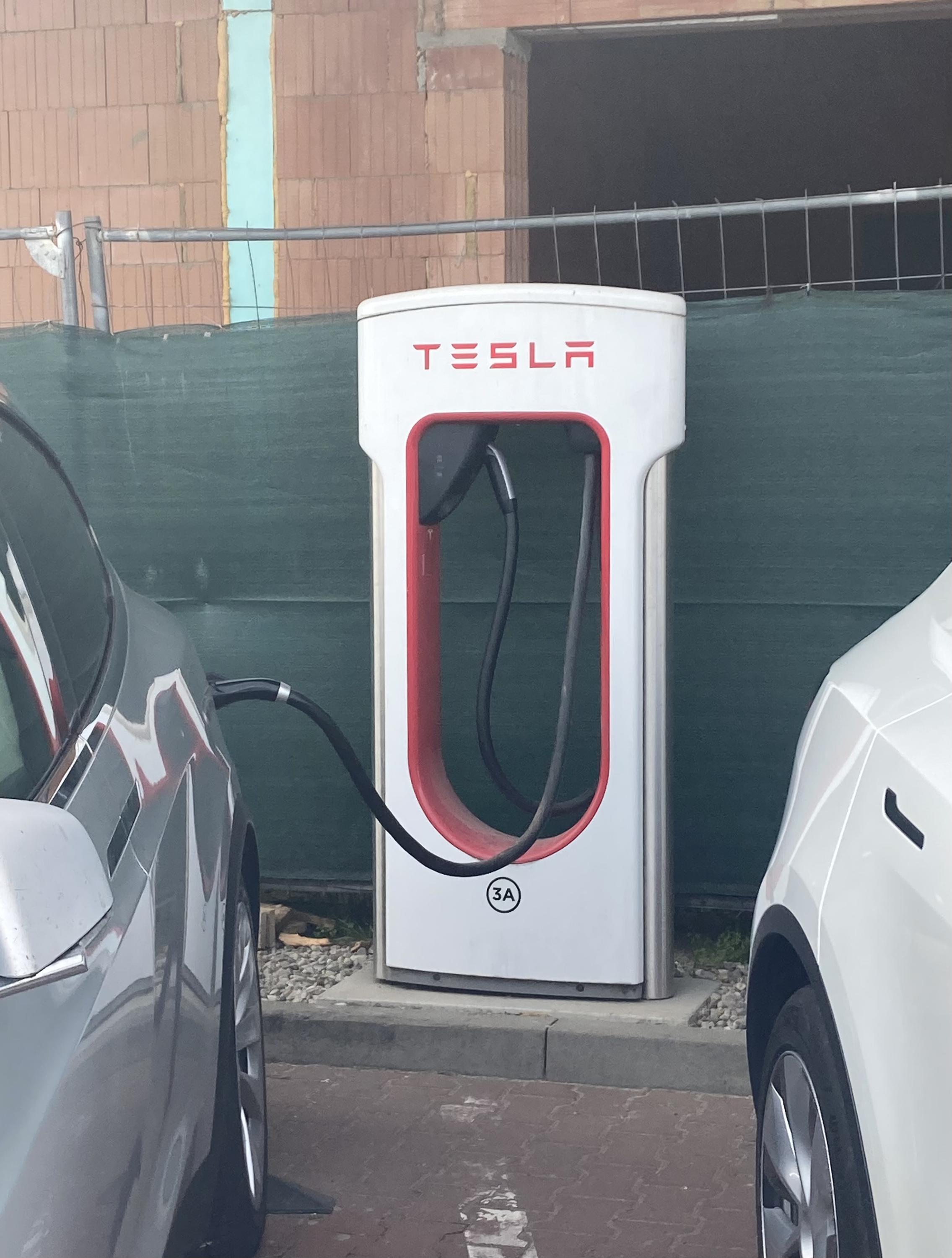 Nabíjecí stanice Tesla supercharger foto 4