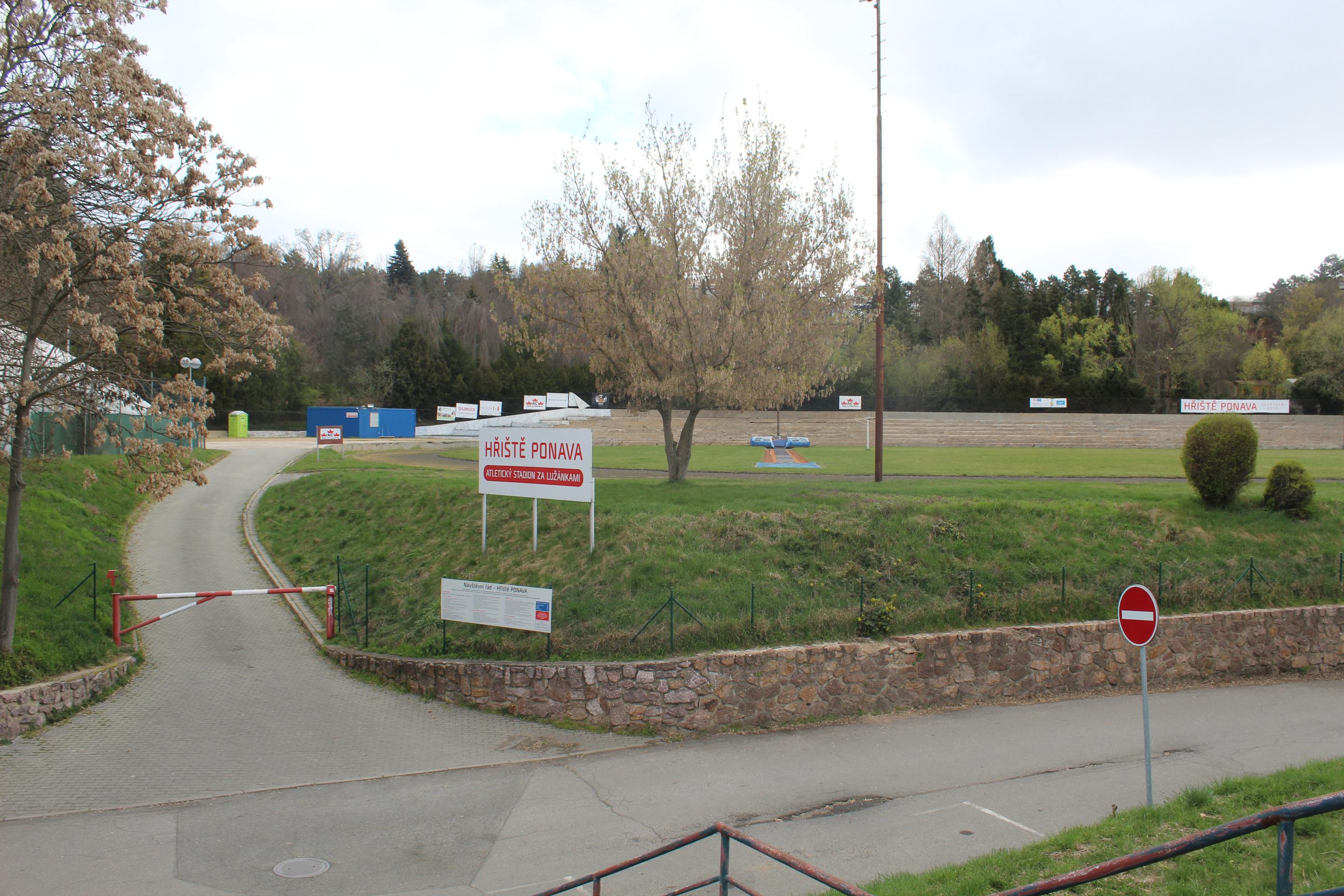 Hřiště Ponava - atletický stadion foto 1