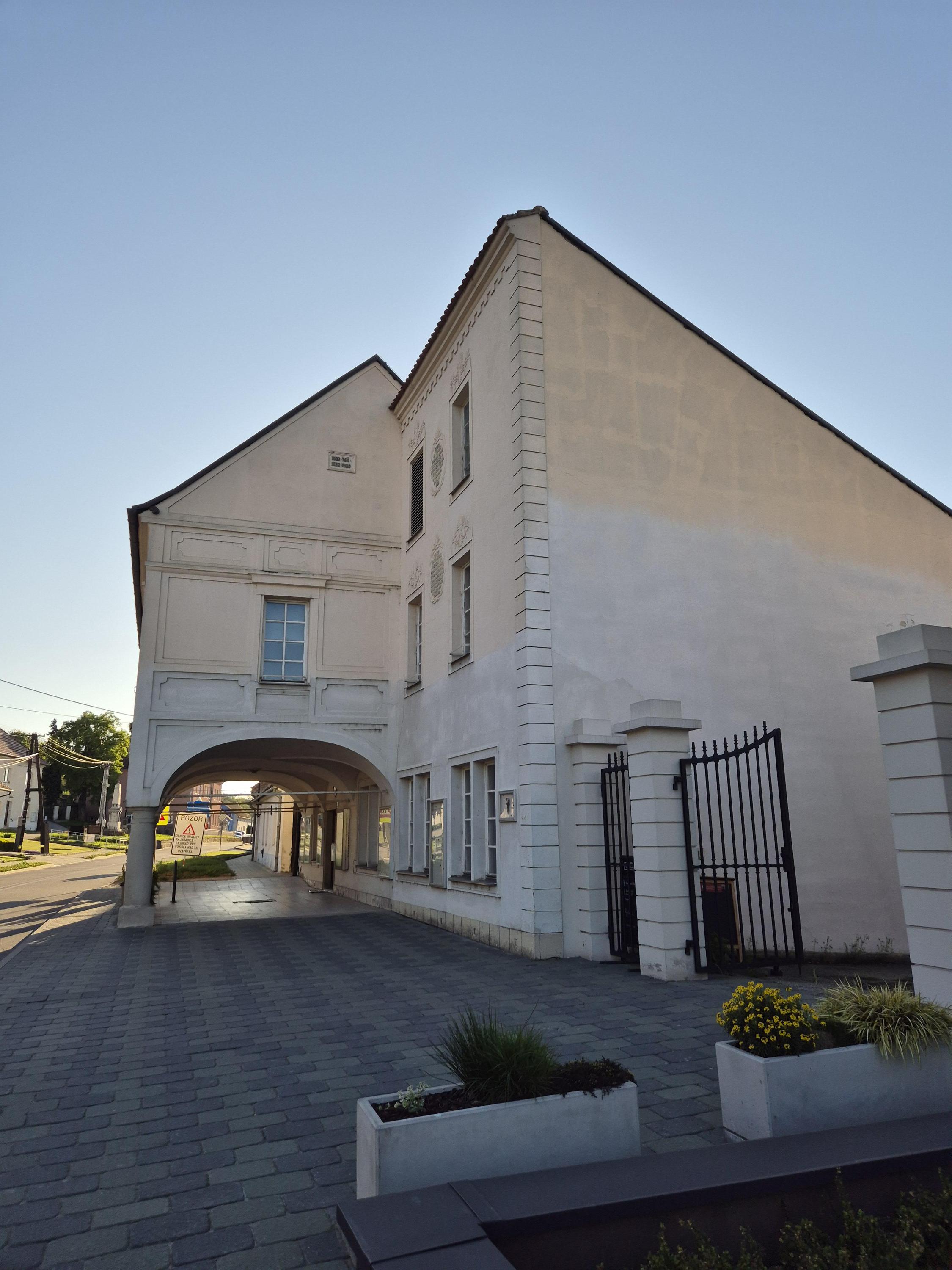 Blučina - obecní úřad foto 4