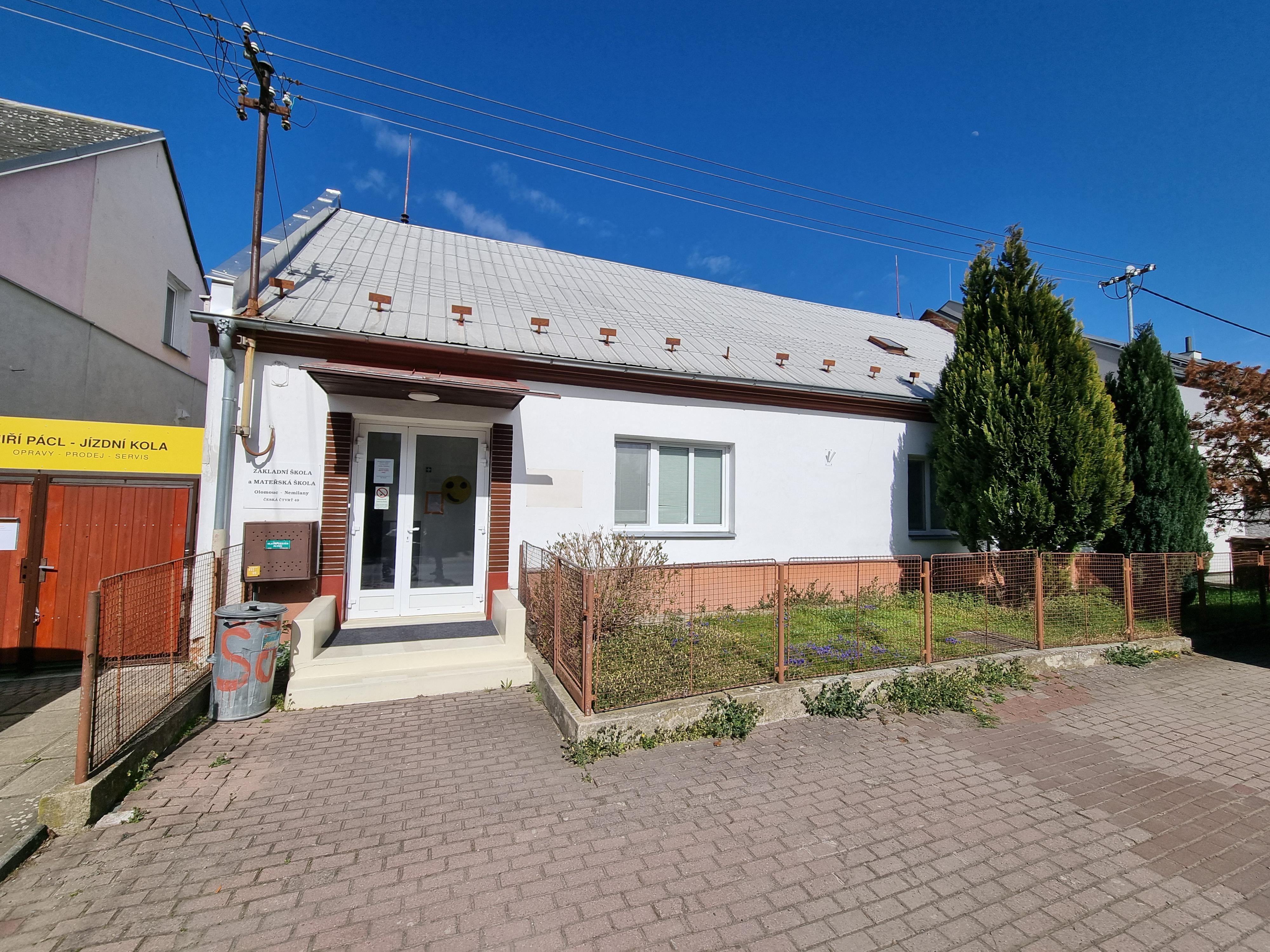 Základní a mateřská škola Nemilany foto 2