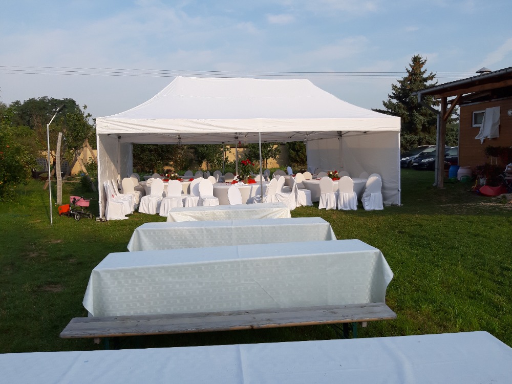 Pronájem party stanu 4x8 m