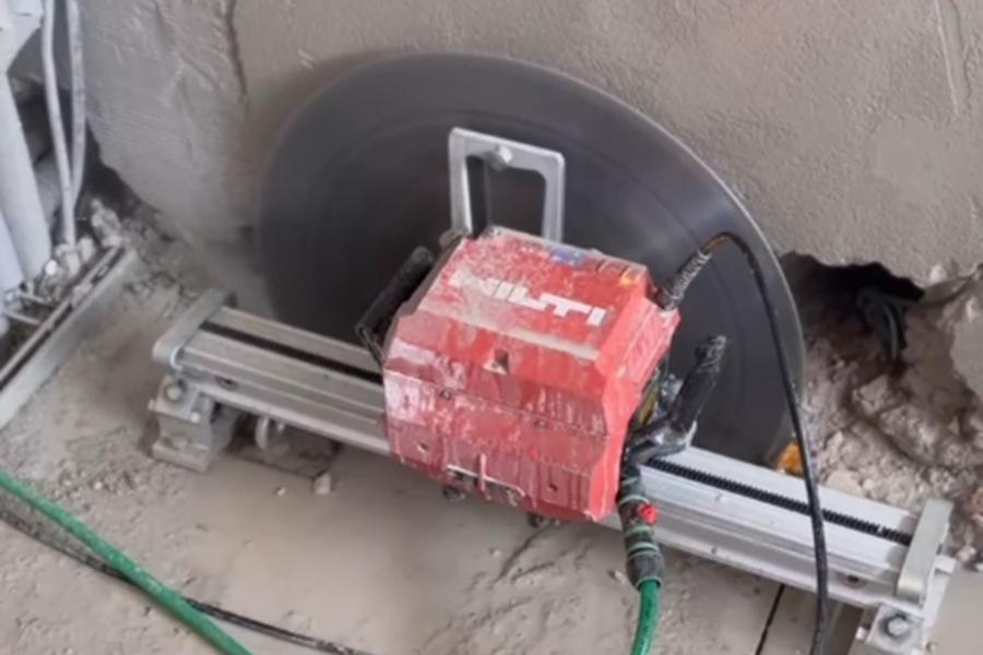 Řezání stěnovou pilou