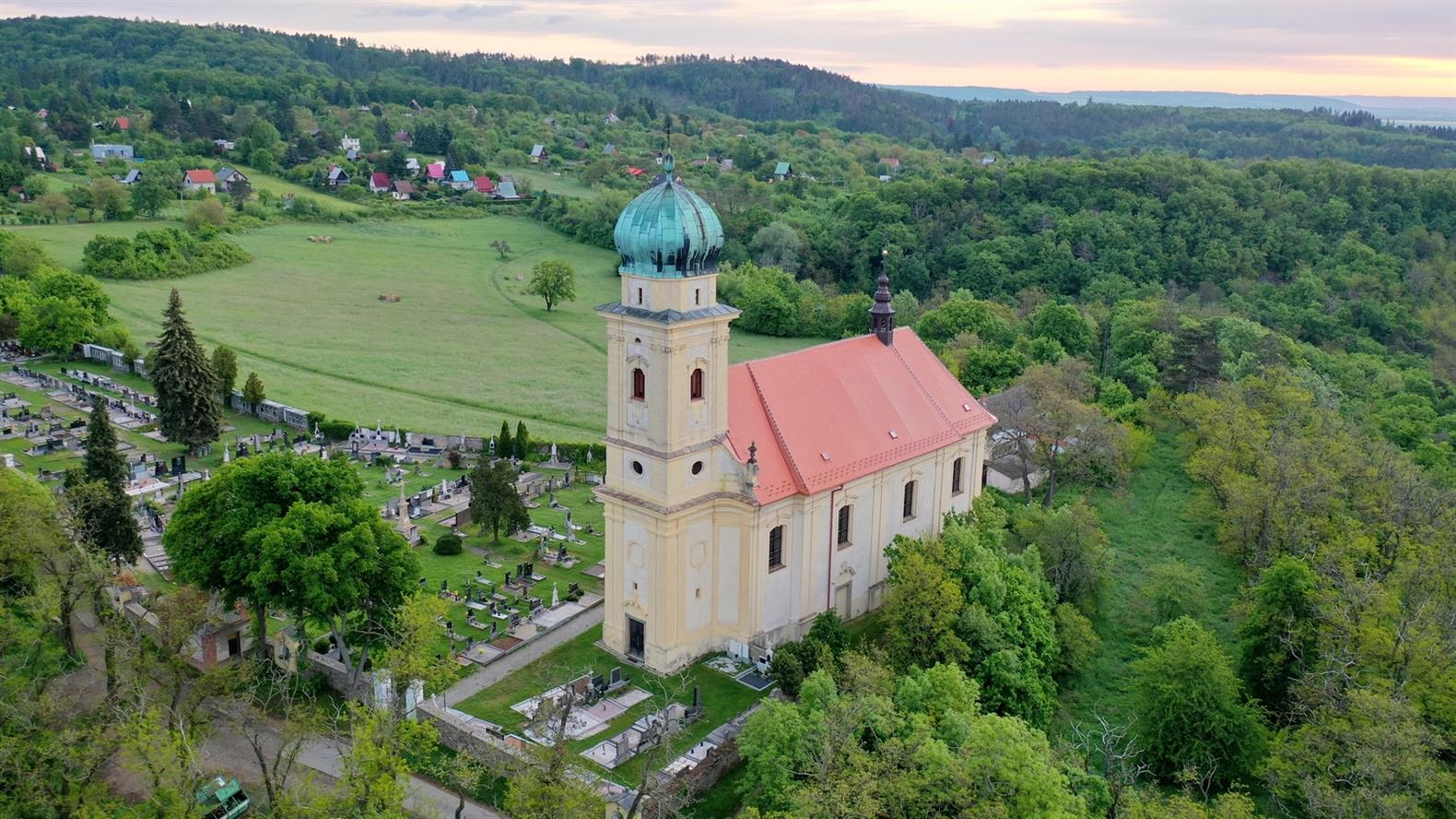 BezKempu Zahrada v blízkosti zatopeného lomu Libuše foto 3