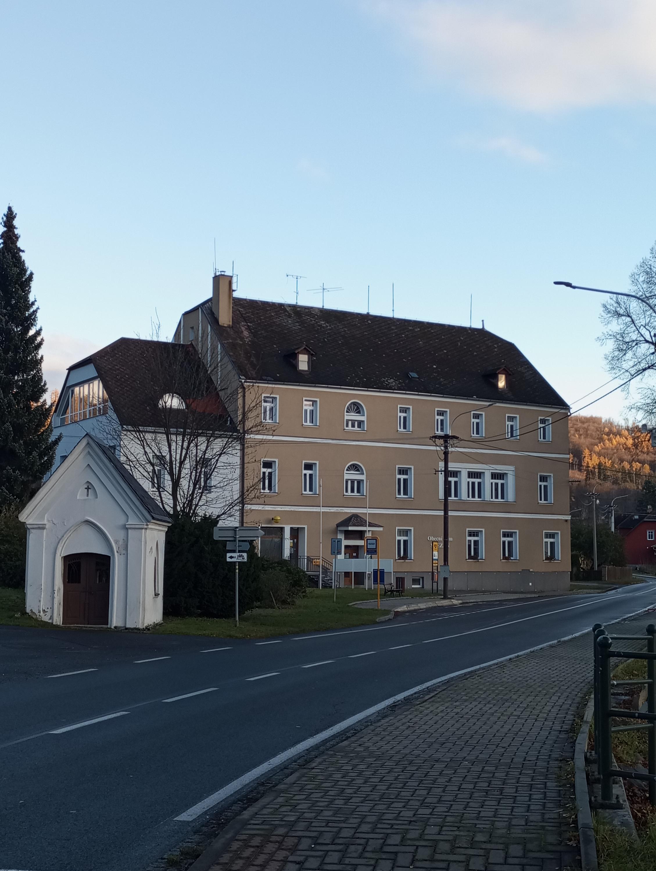 Karlovice - obecní úřad foto 3