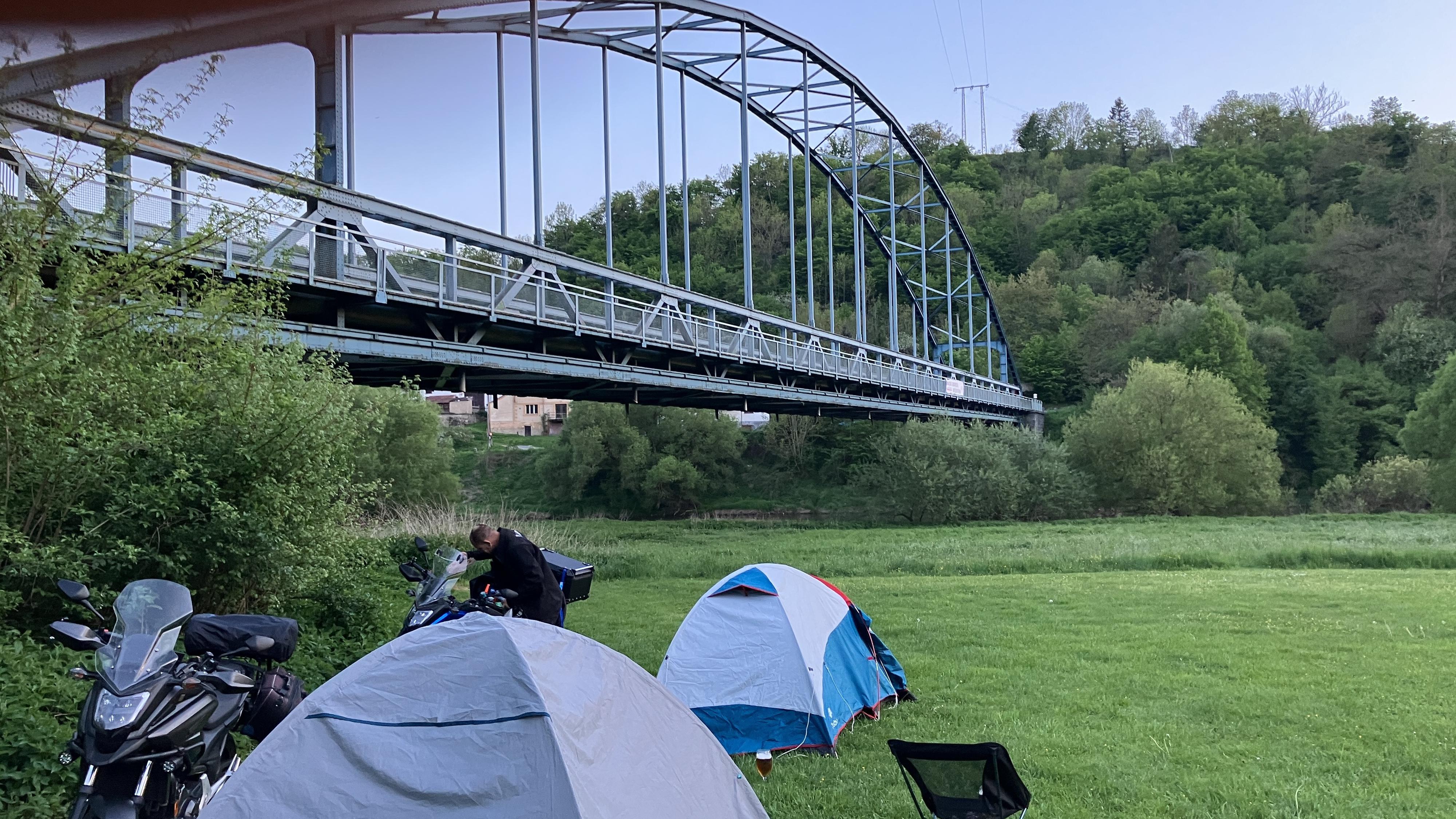 Nouzové tábořiště U Skryjského mostu foto 3