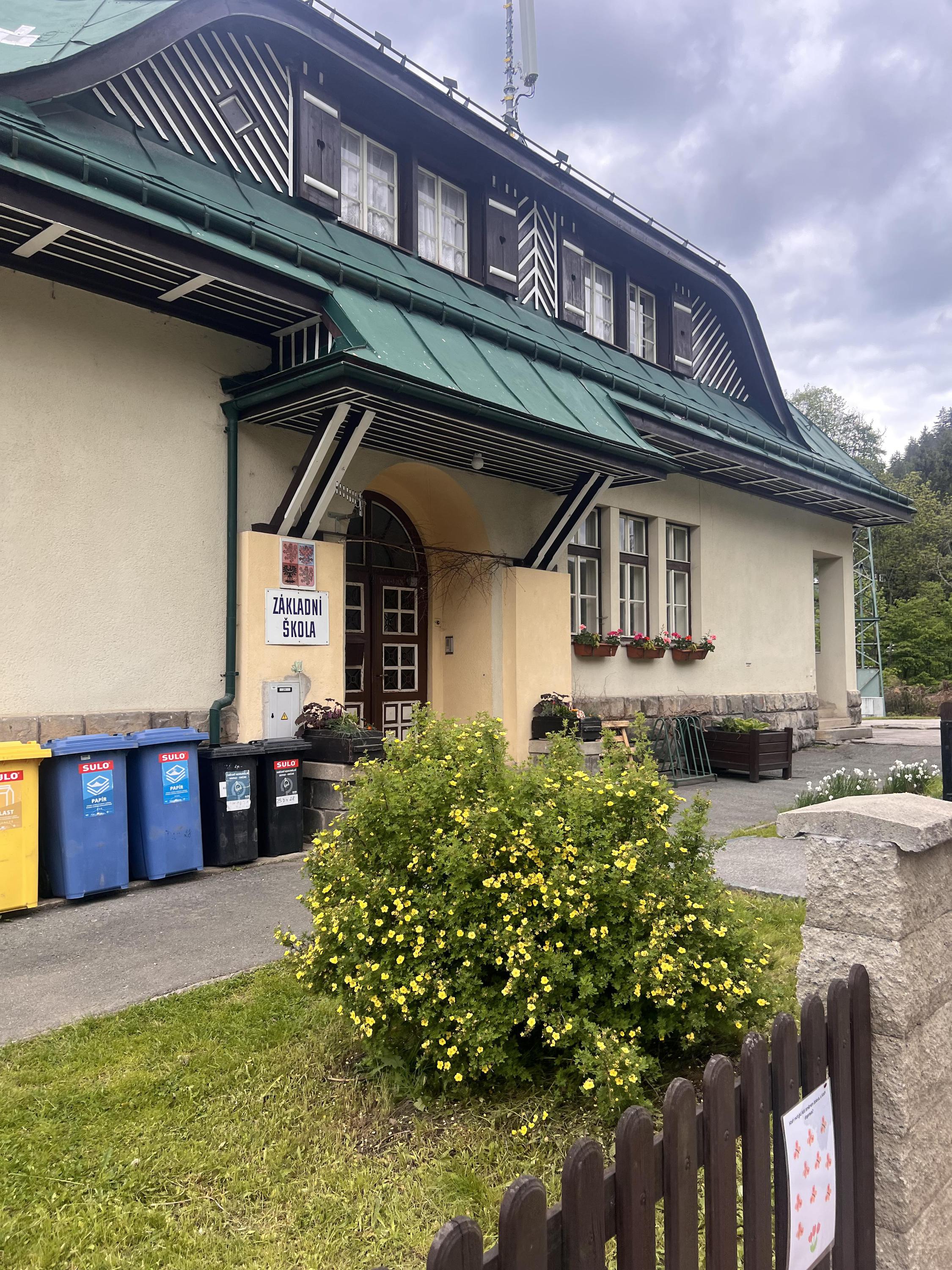 Krkonošská základní škola a mateřská škola Vítkovice foto 3