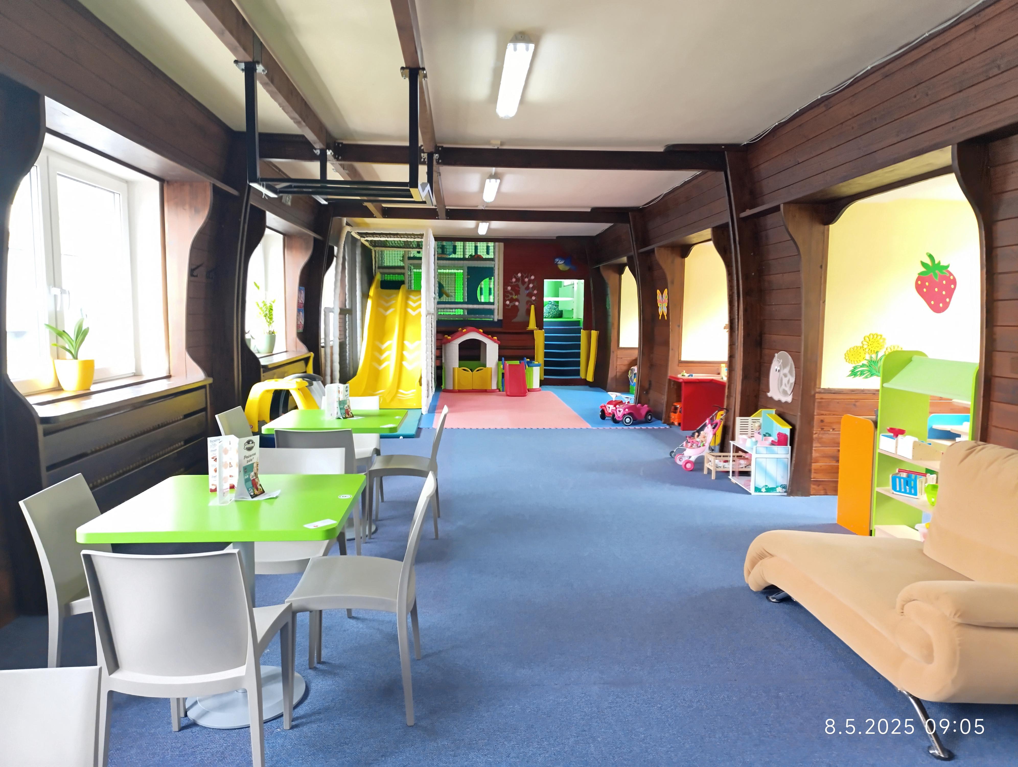 Hernička v parku foto 5