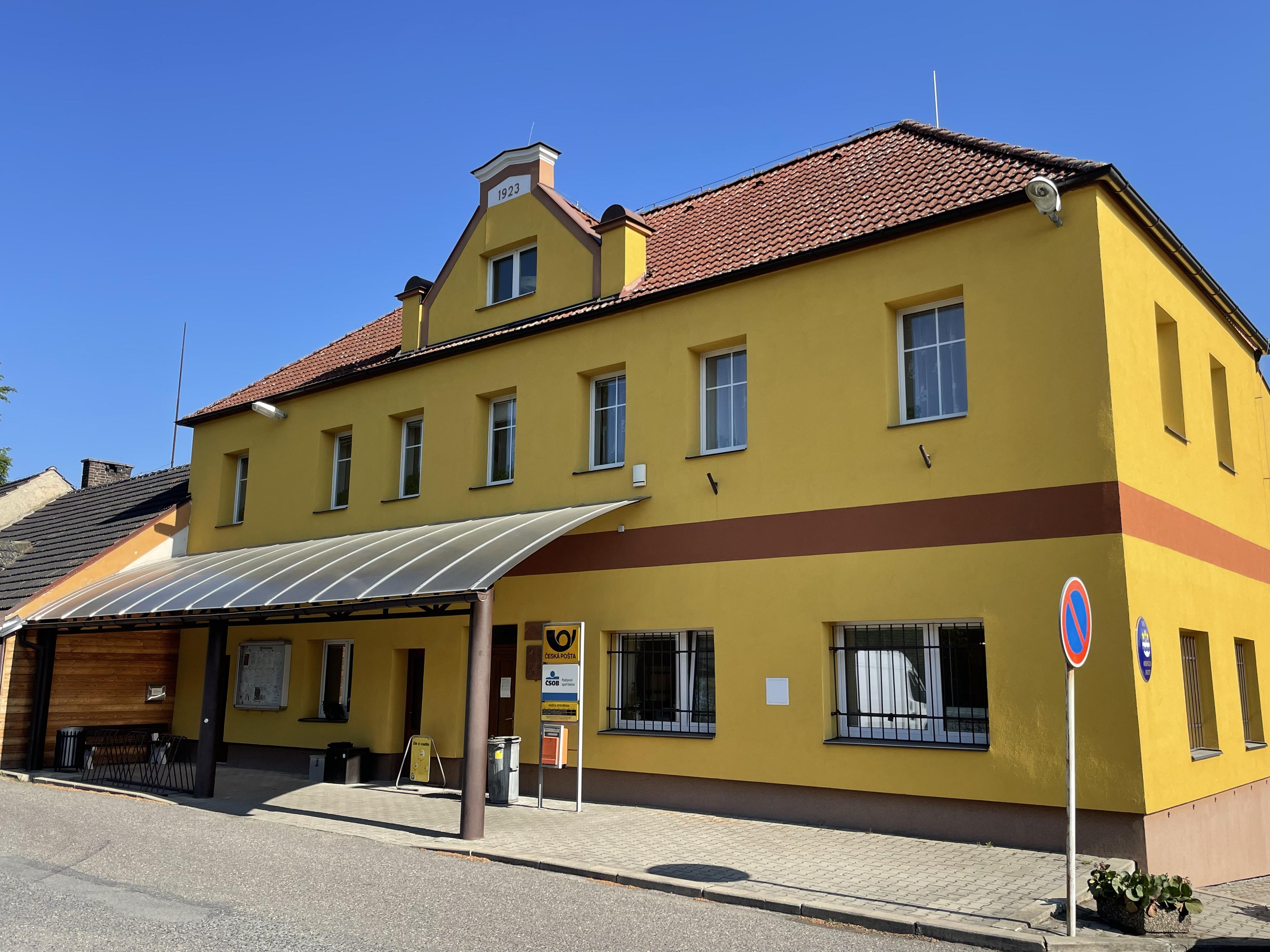 Kropáčova Vrutice - obecní úřad foto 2