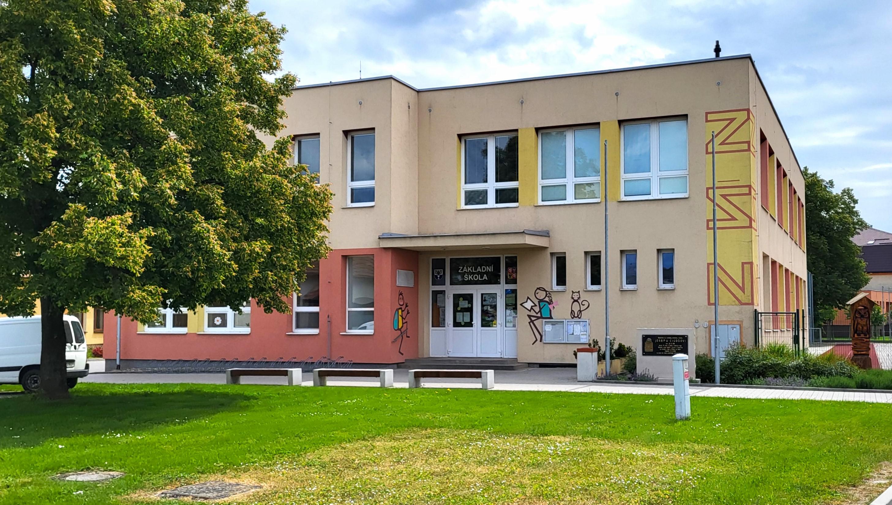 Základní škola Nedakonice, okr. Uherské Hradiště foto 2