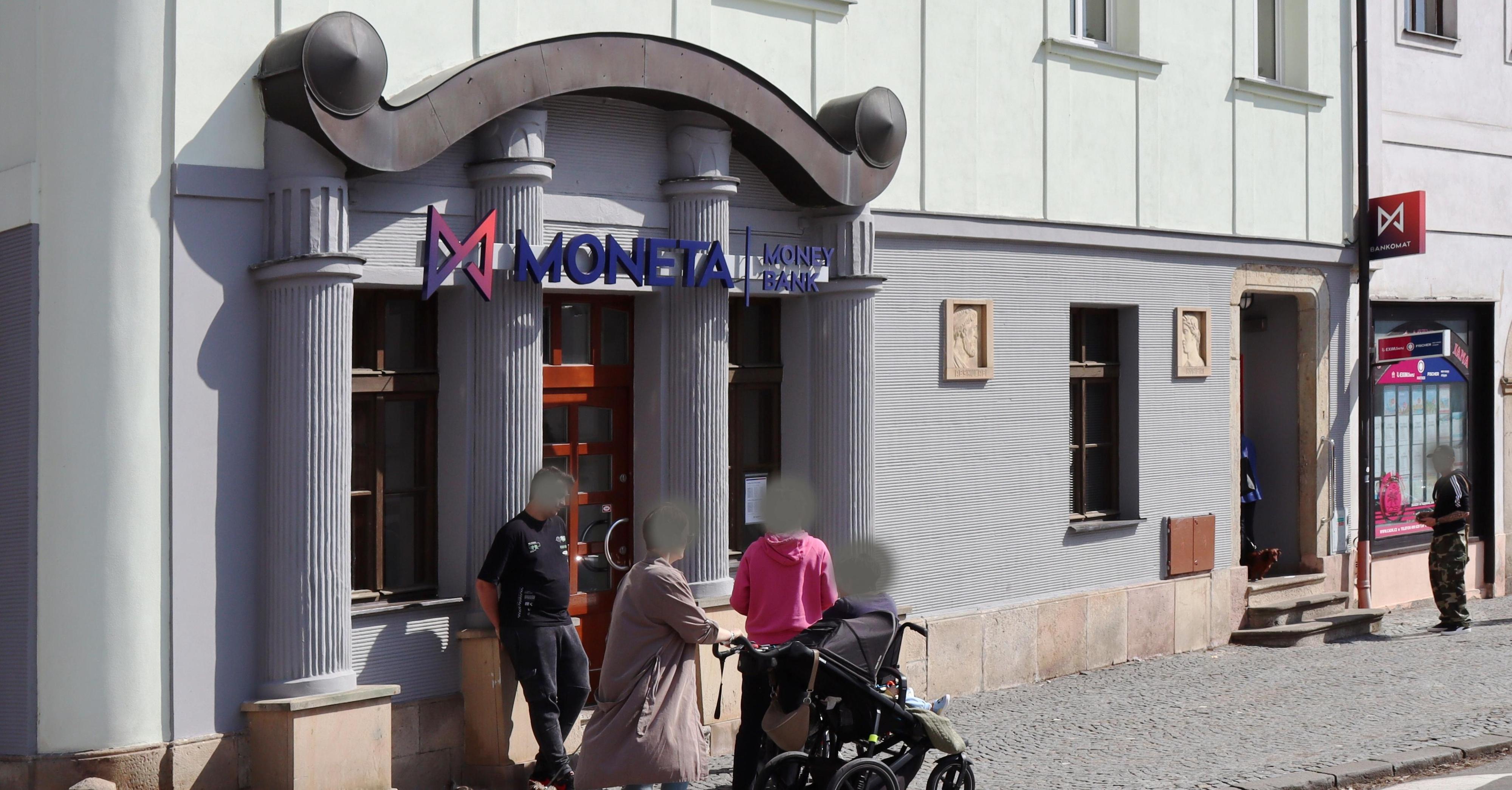 Bankomat MONETA Bank vkladový foto 4