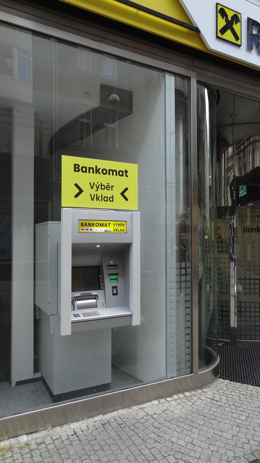 Raiffeisenbank - bankomat foto 6