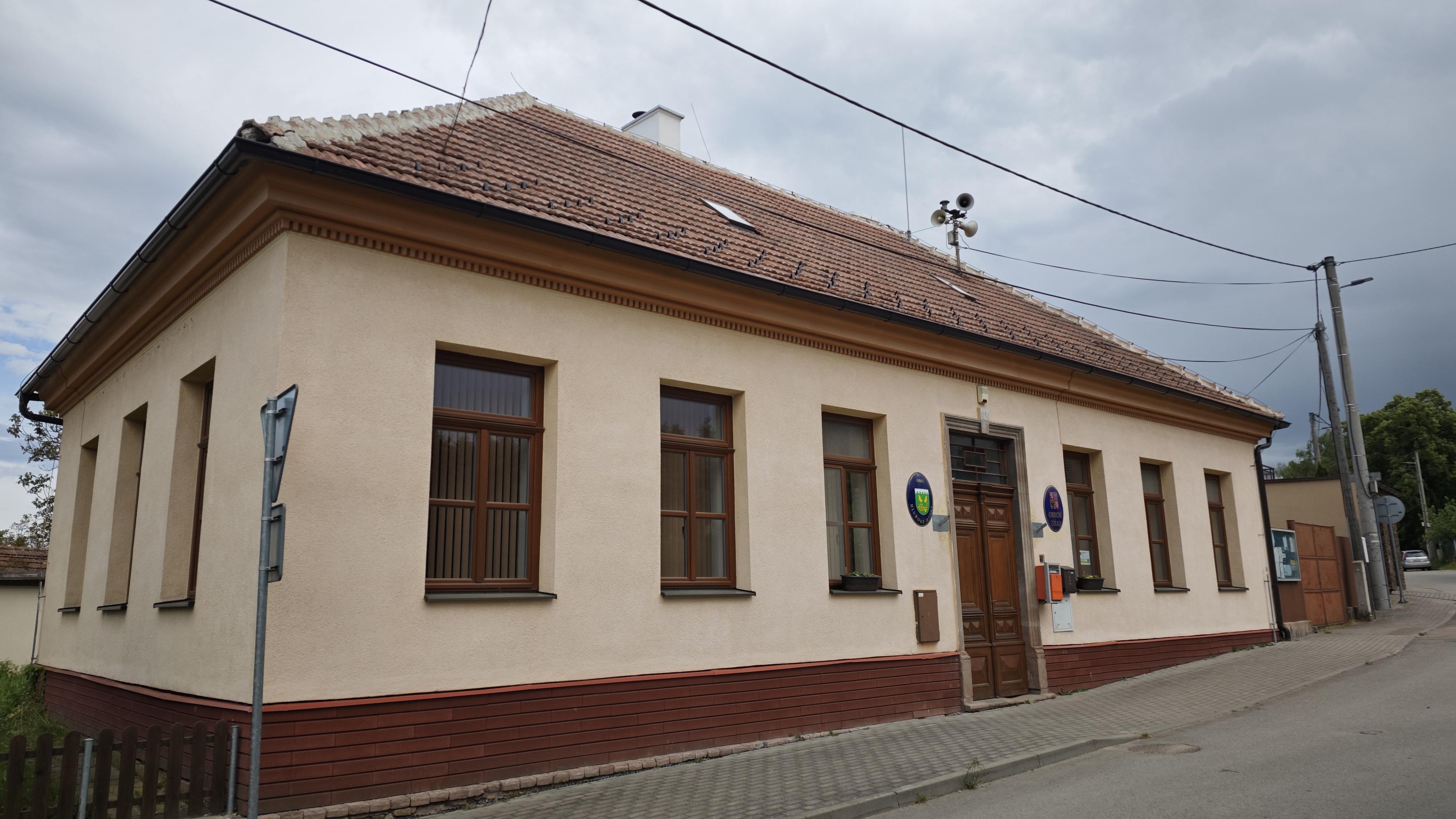 Hluboké Dvory - obecní úřad foto 2