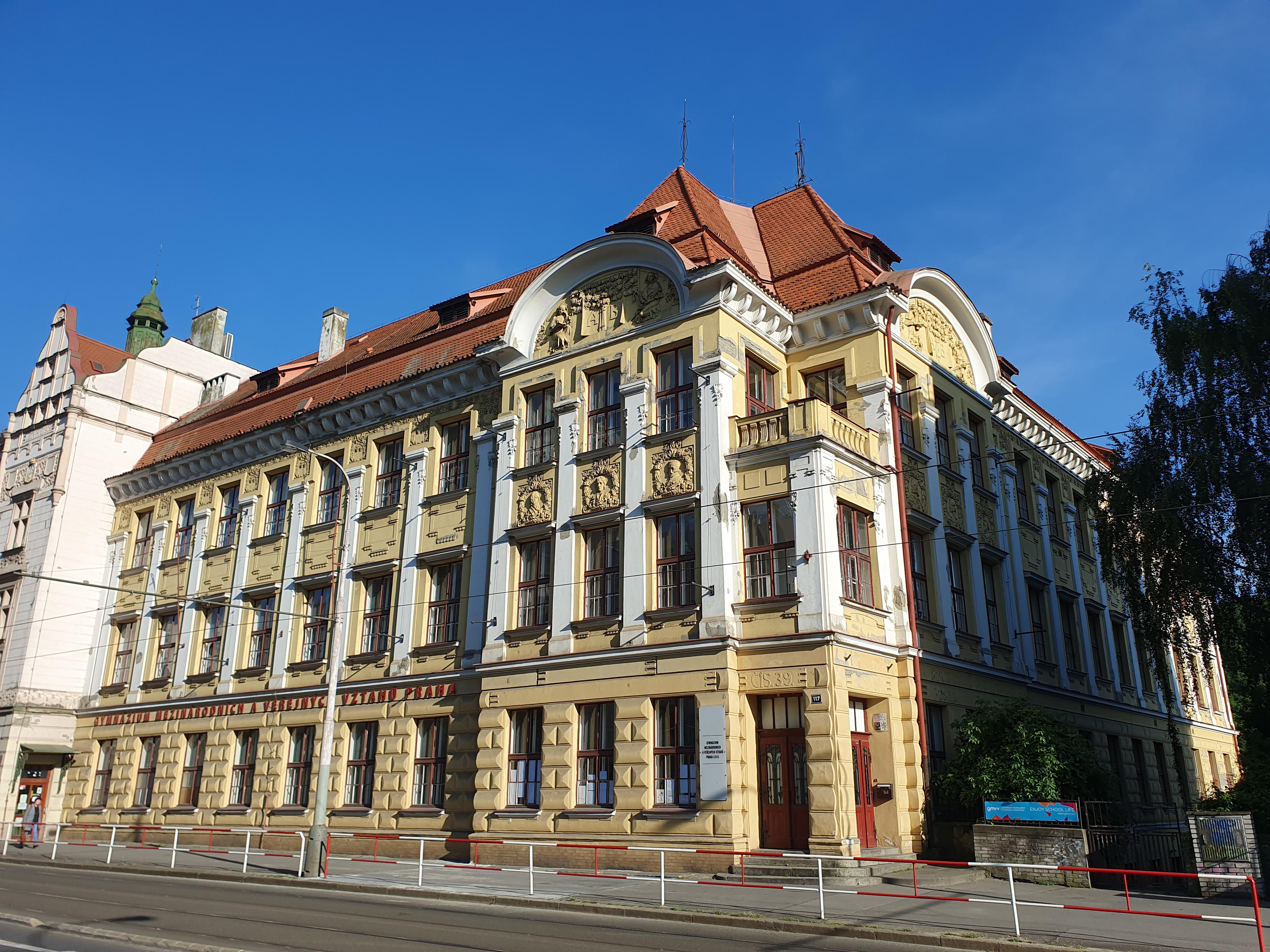 Gymnázium mezinárodních a veřejných vztahů Praha, s.r.o. foto 2