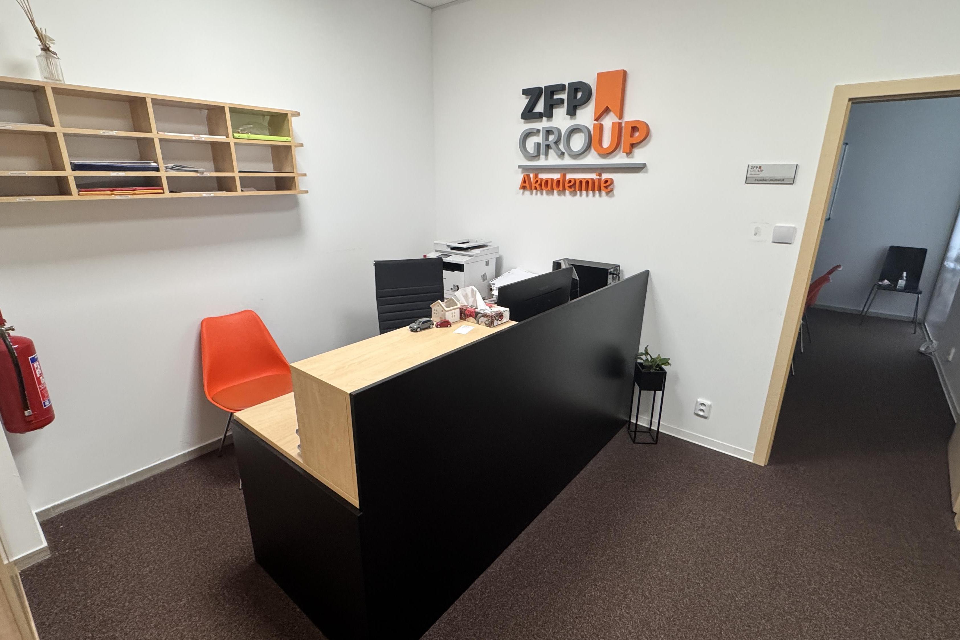 Mojmír Dvořáček, Finanční poradce