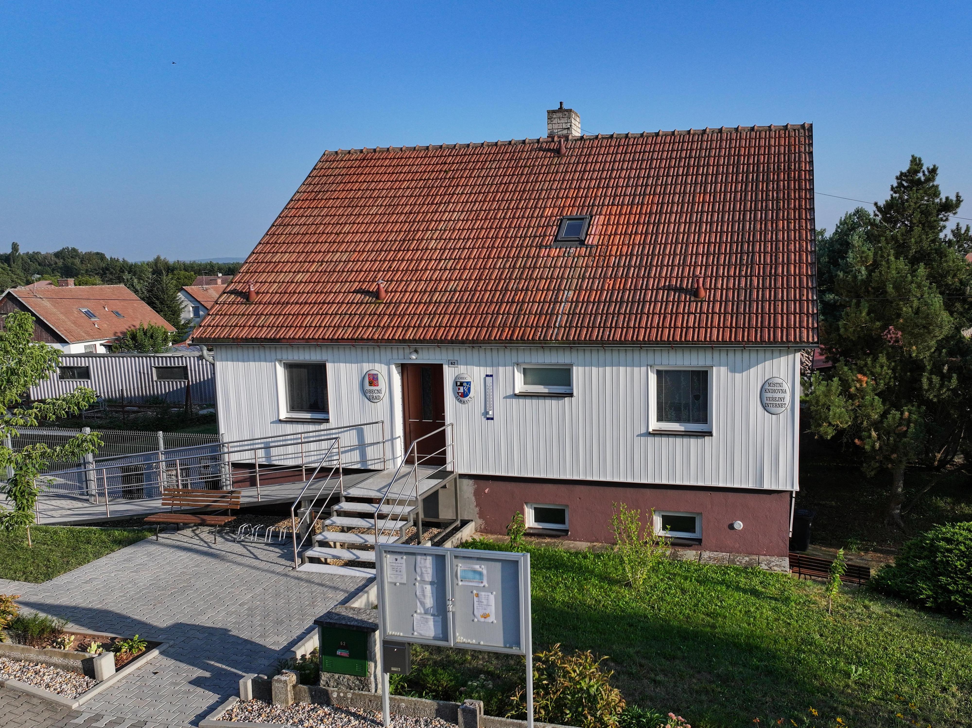 Libřice - obecní úřad foto 5