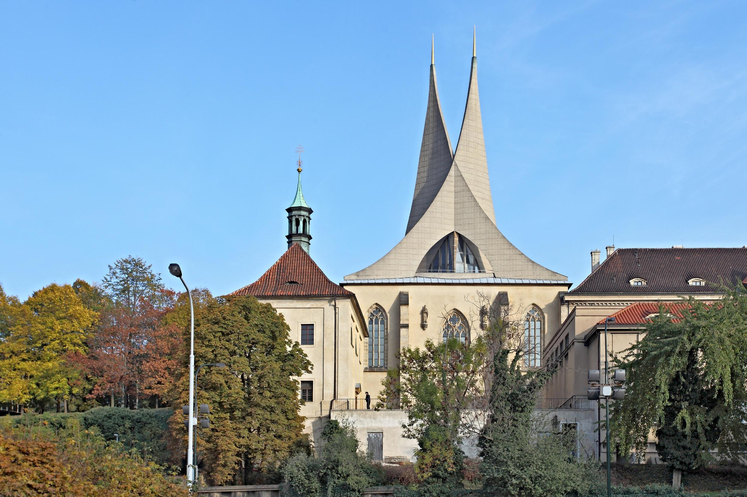 Benediktinské opatství Panny Marie a sv. Jeronýma v Emauzích foto 4