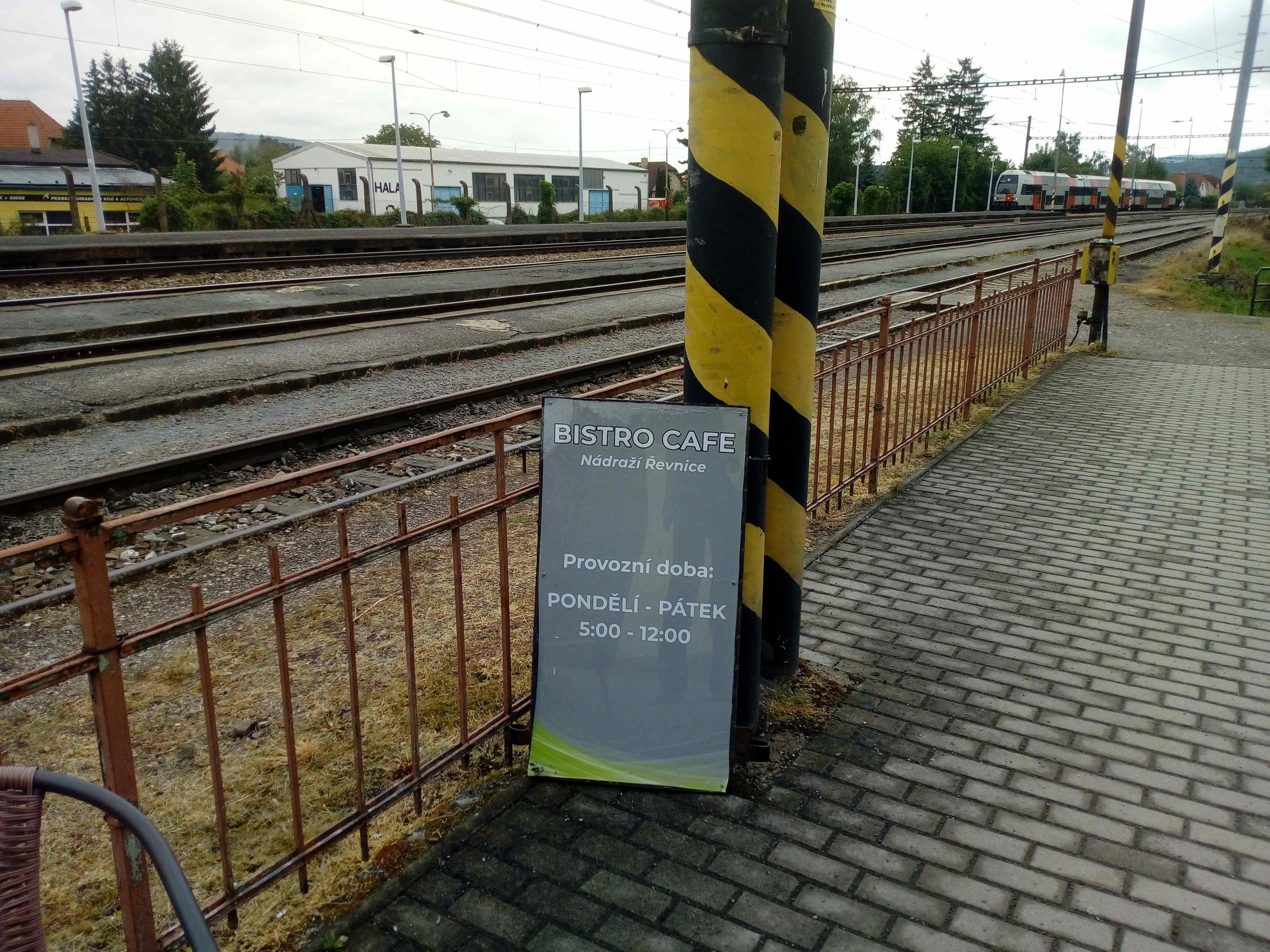 Občerstvení na nádraží foto 2