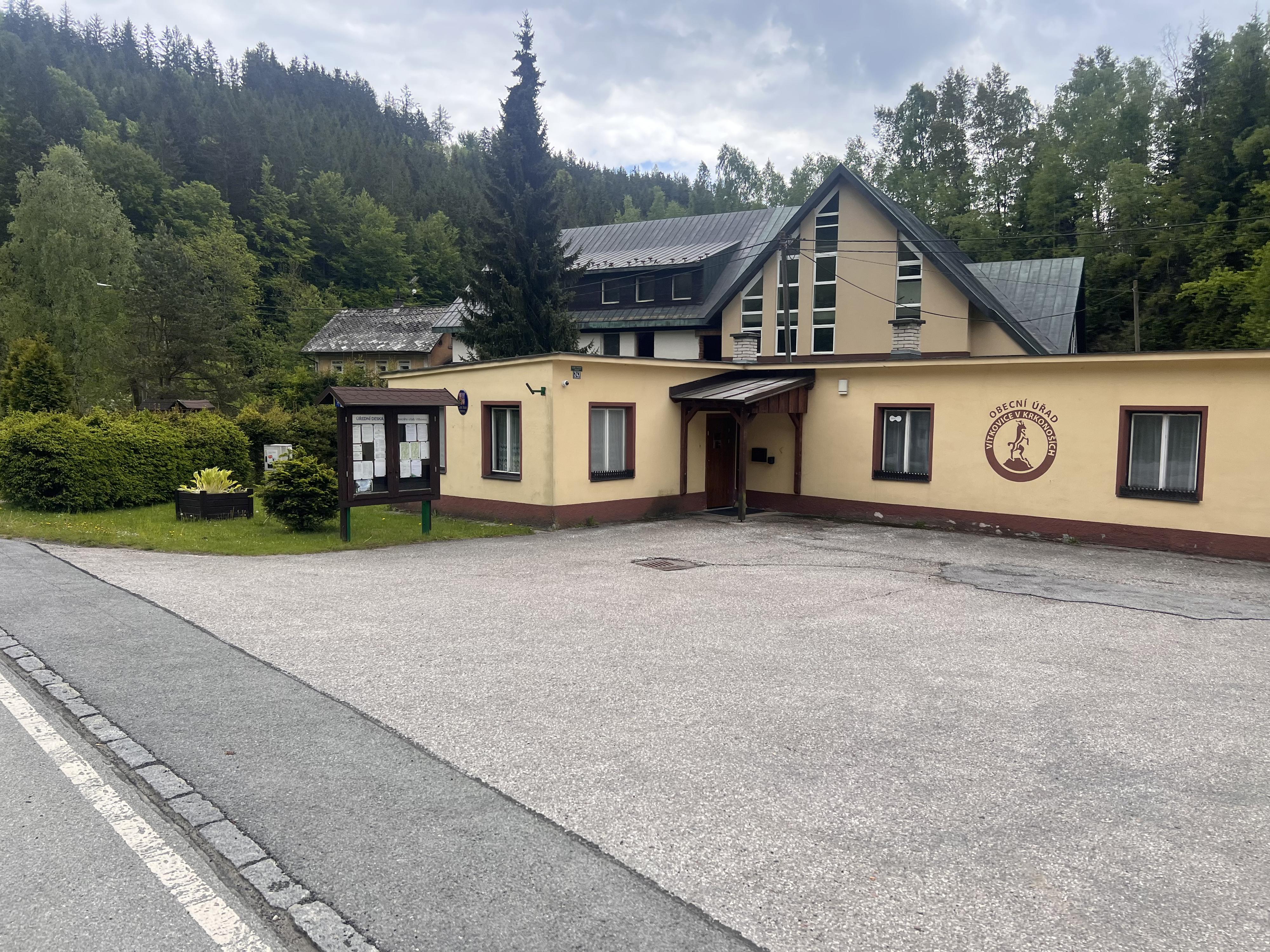 Vítkovice - obecní úřad foto 2