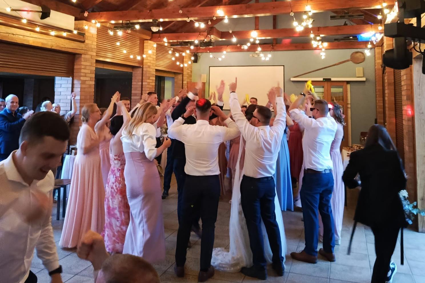 DJGEORGEZLIN.CZ - svatby a soukromé akce