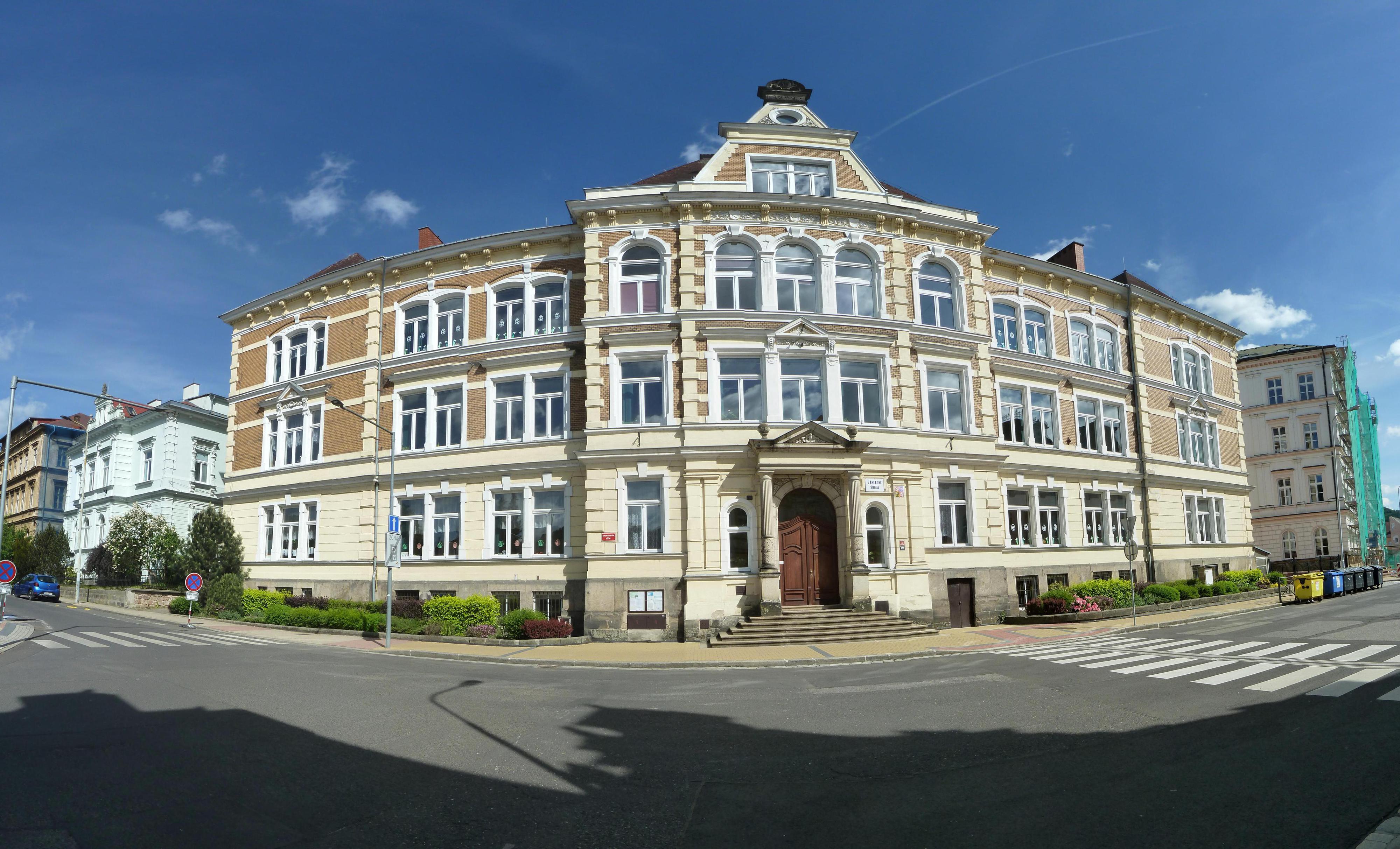 ZŠ Děčín, Komenského náměstí foto 2