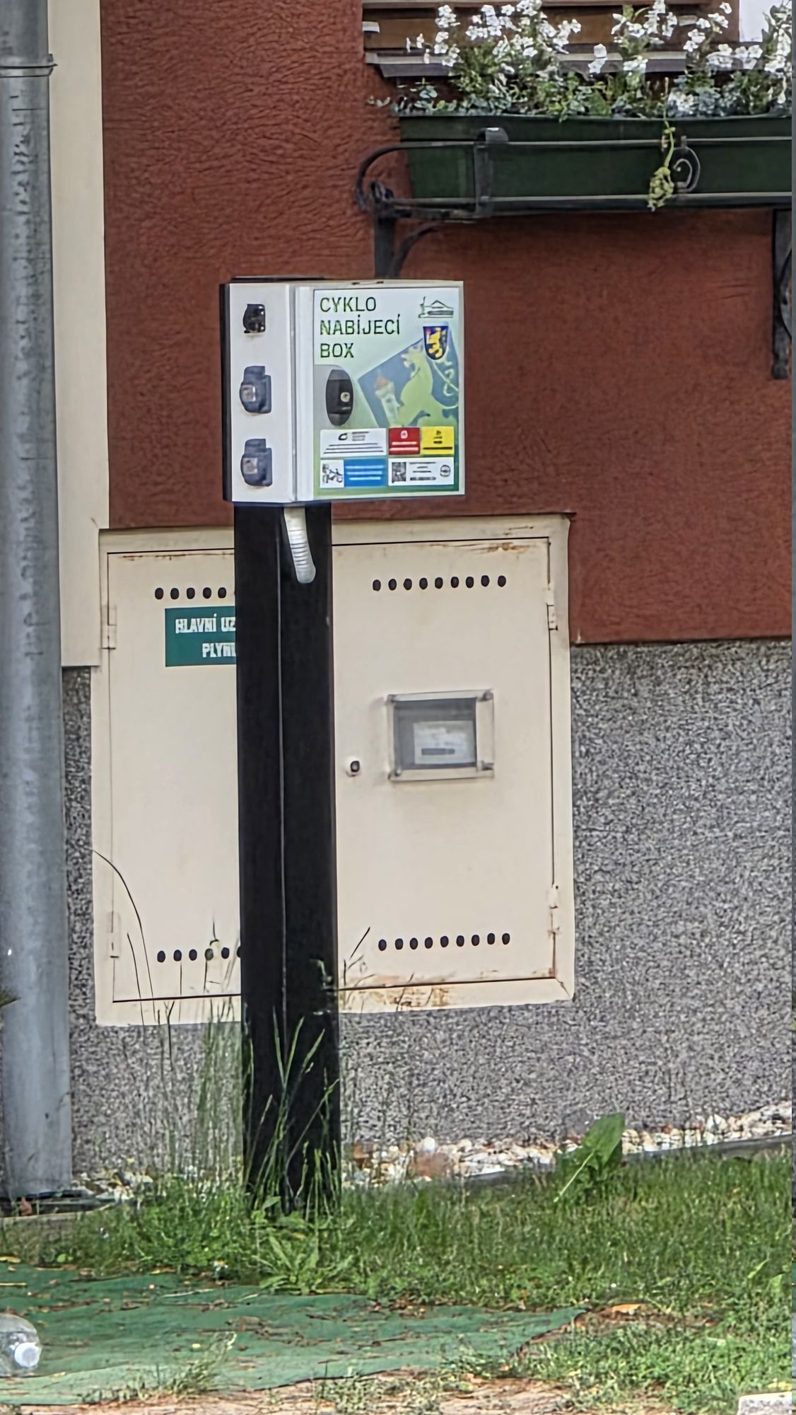 Nabíjecí zásuvka pro elektrokola - Přílepy foto 2