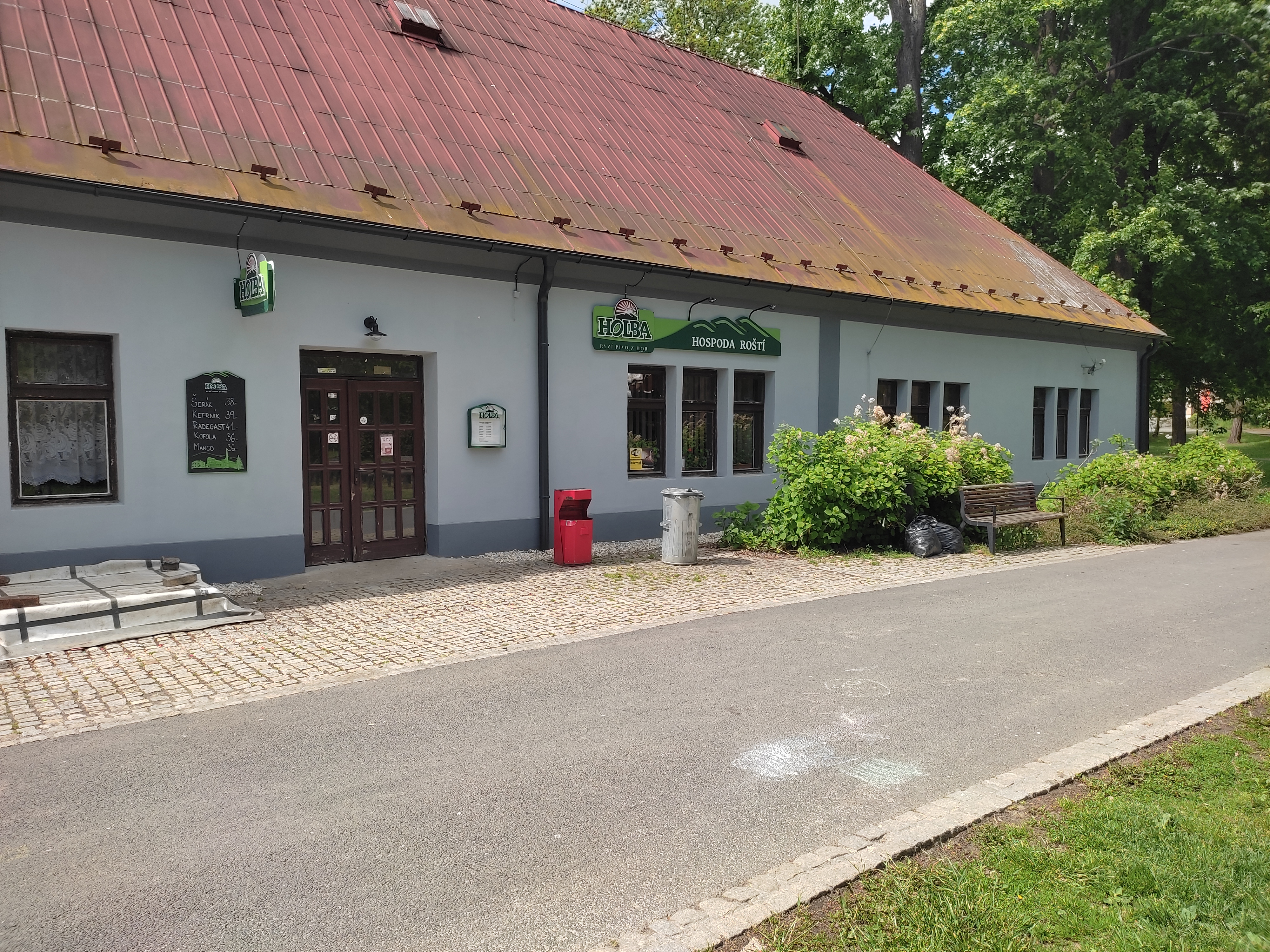 Roští - Hospoda v parku